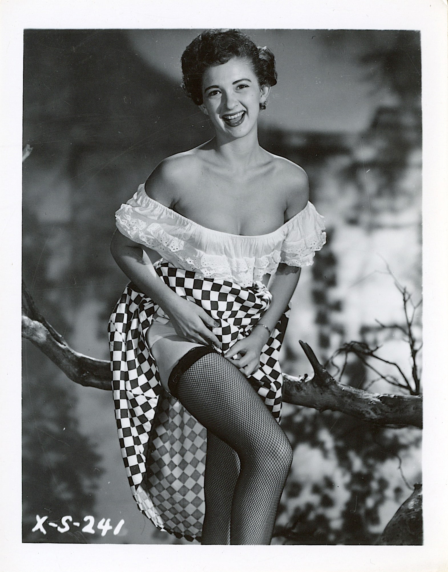 Vintage 1920s To 1950'S Pin Up Photo Archives Bunny Yeager: This lot is coming from Bunny Yeager's estate/archives. Linnea Eleanor "Bunny" Yeager (March 13, 1929 - May 24, 2014) was an American photographer and pin-up model. She met Bettie Page in 1954, and to