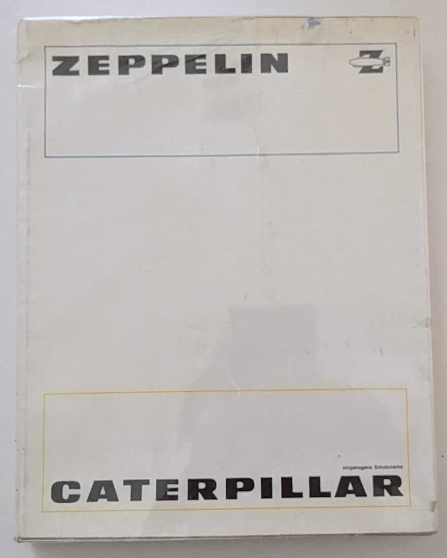 Vintage Used Book Zeppelin Cartepillar, 1964: Provenance from a Collector in RI. We have included quality scans to show it's actual condition. This lot is located in Boca Raton, Fl and its shipment will be made directly by Artelisted. Shipping in