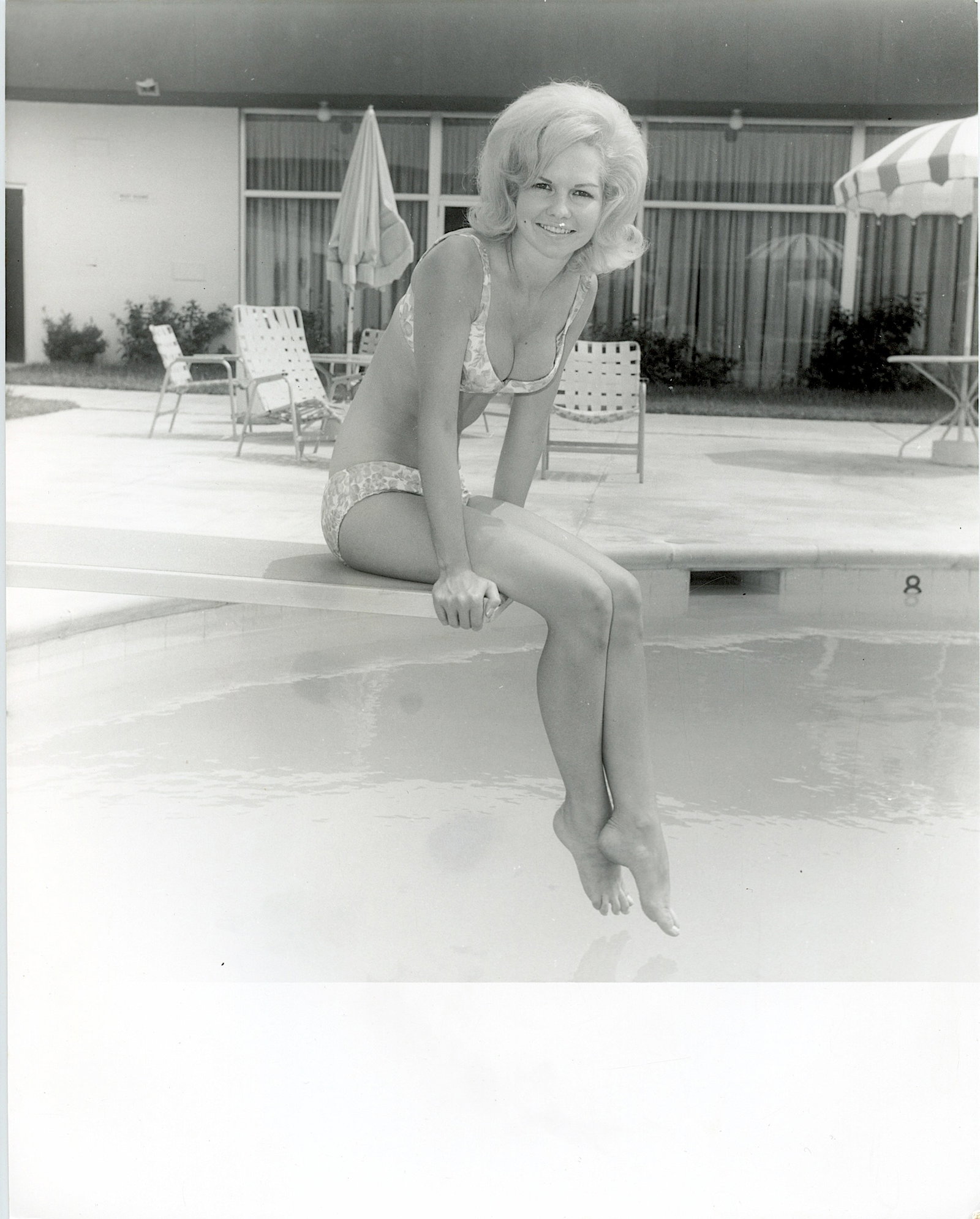 Vintage Photograph from Estate of Bunny Yeager Pin-UP: Provenance from a Collector in RI. Dimensions 10" x 8". We have included quality scans to show it's actual condition. This lot is located in Boca Raton, Fl and its shipment will be made directly by Ar