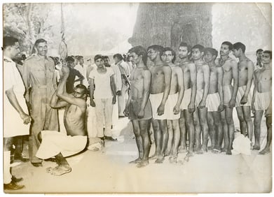 Original Photo NewDelhi Recrutement Men during Chinese War