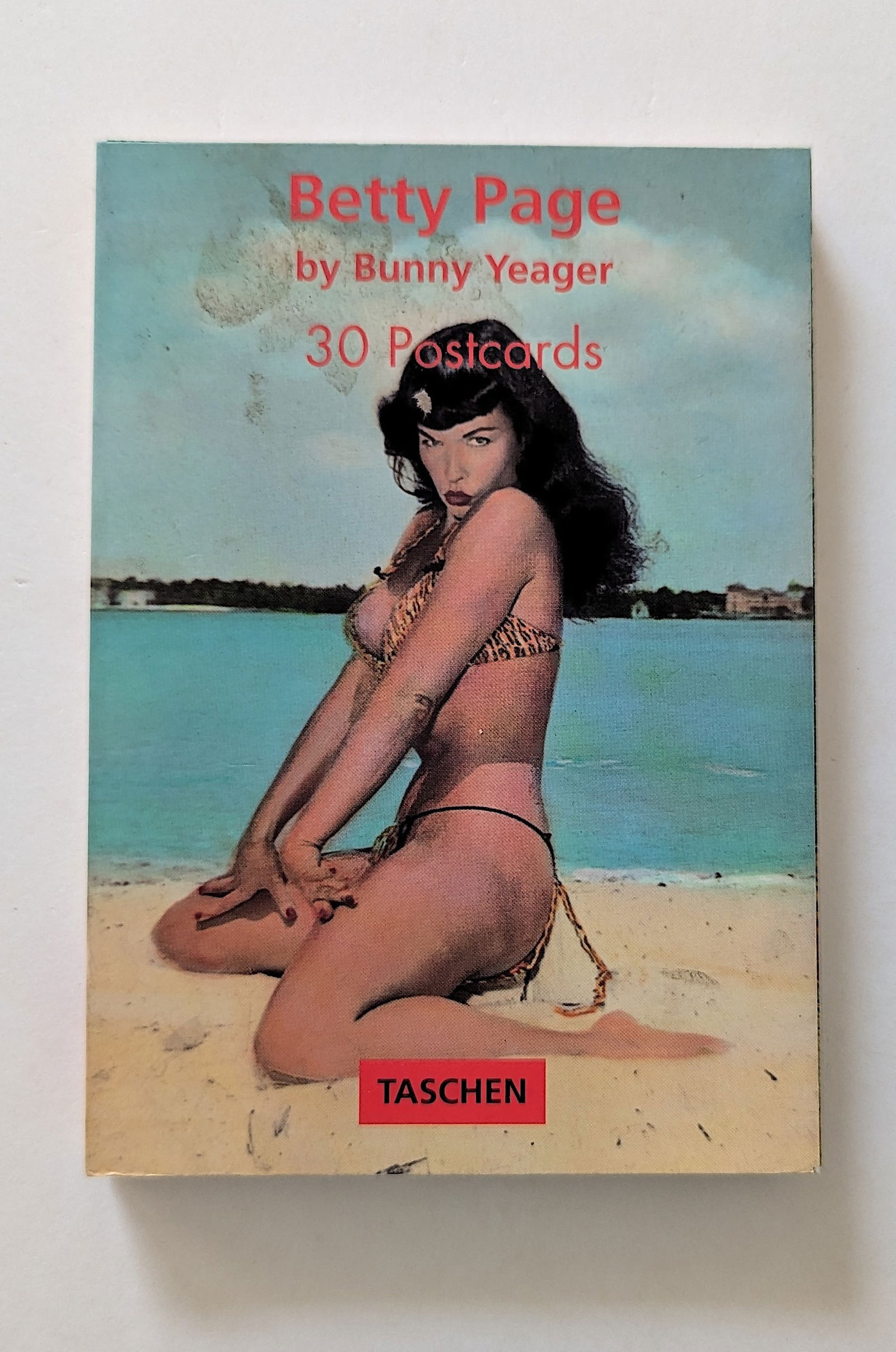 30 Postcards BETTY PAGE by Bunny Yeager TASCHEN (1 of 4)