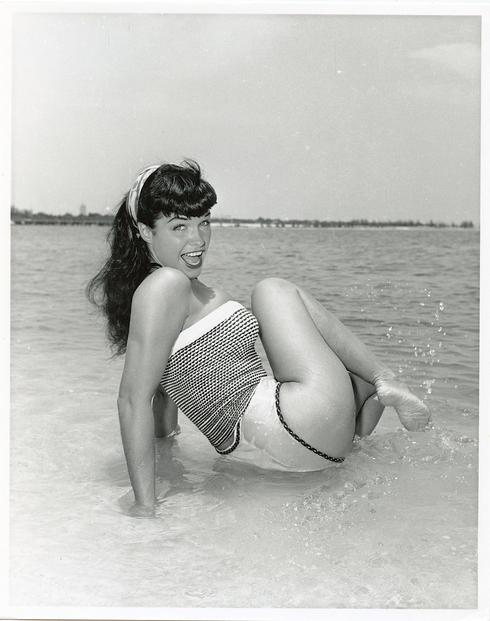 Vintage Photo BETTIE PAGE by BUNNY YEAGER: This lot is coming from Bunny Yeager's estate/archives. Linnea Eleanor "Bunny" Yeager (March 13, 1929 - May 24, 2014) was an American photographer and pin-up model. She met Bettie Page in 1954, and to