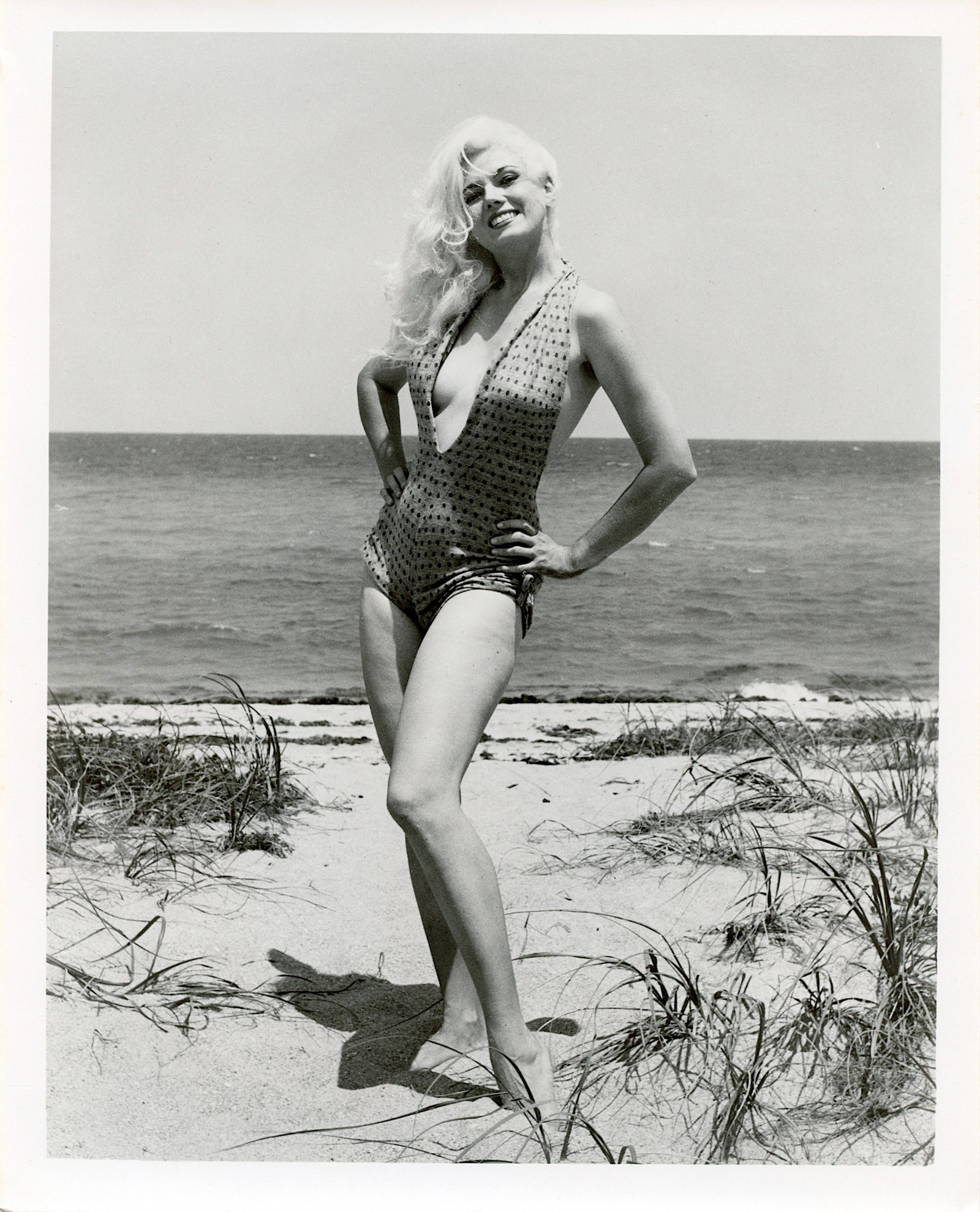 Vintage Photo BUNNY YEAGER Historical American Pin UP: This lot is coming from Bunny Yeager's estate/archives. Linnea Eleanor "Bunny" Yeager (March 13, 1929 - May 24, 2014) was an American photographer and pin-up model. She met Bettie Page in 1954, and to