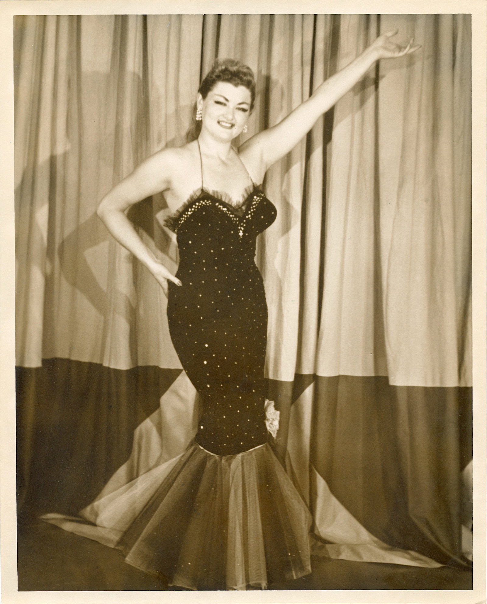 Vintage Photo BUNNY YEAGER Historical American Pin UP: This lot is coming from Bunny Yeager's estate/archives. Linnea Eleanor "Bunny" Yeager (March 13, 1929 - May 24, 2014) was an American photographer and pin-up model. She met Bettie Page in 1954, and to