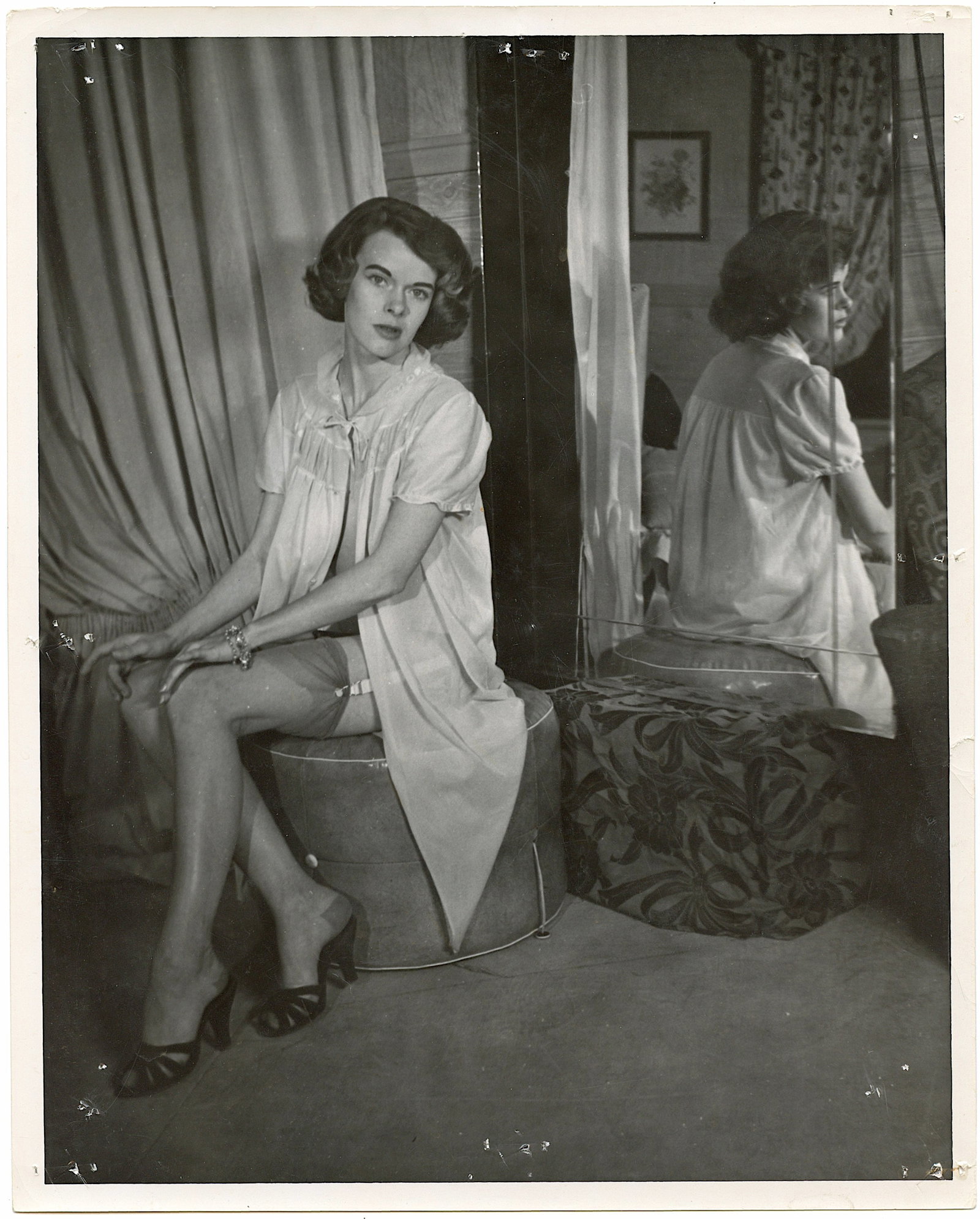 Vintage Photo BUNNY YEAGER Historical American Pin UP: This lot is coming from Bunny Yeager's estate/archives. Linnea Eleanor "Bunny" Yeager (March 13, 1929 - May 24, 2014) was an American photographer and pin-up model. She met Bettie Page in 1954, and to