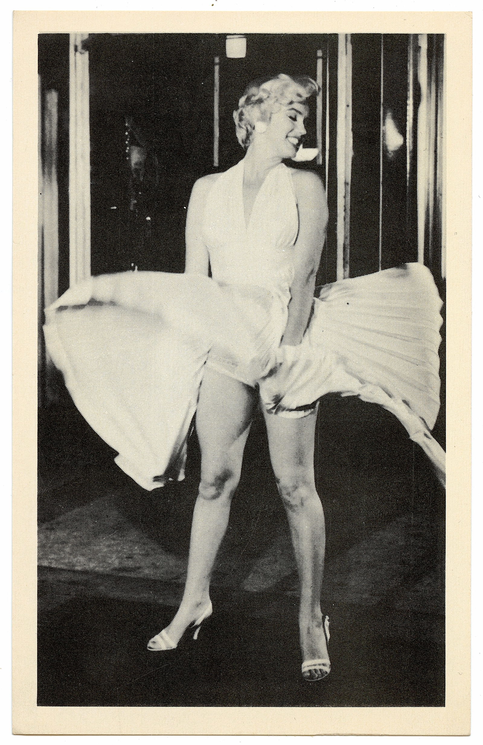 Vintage  Litho. Postcard of MARILYN MONROE (1 of 2)