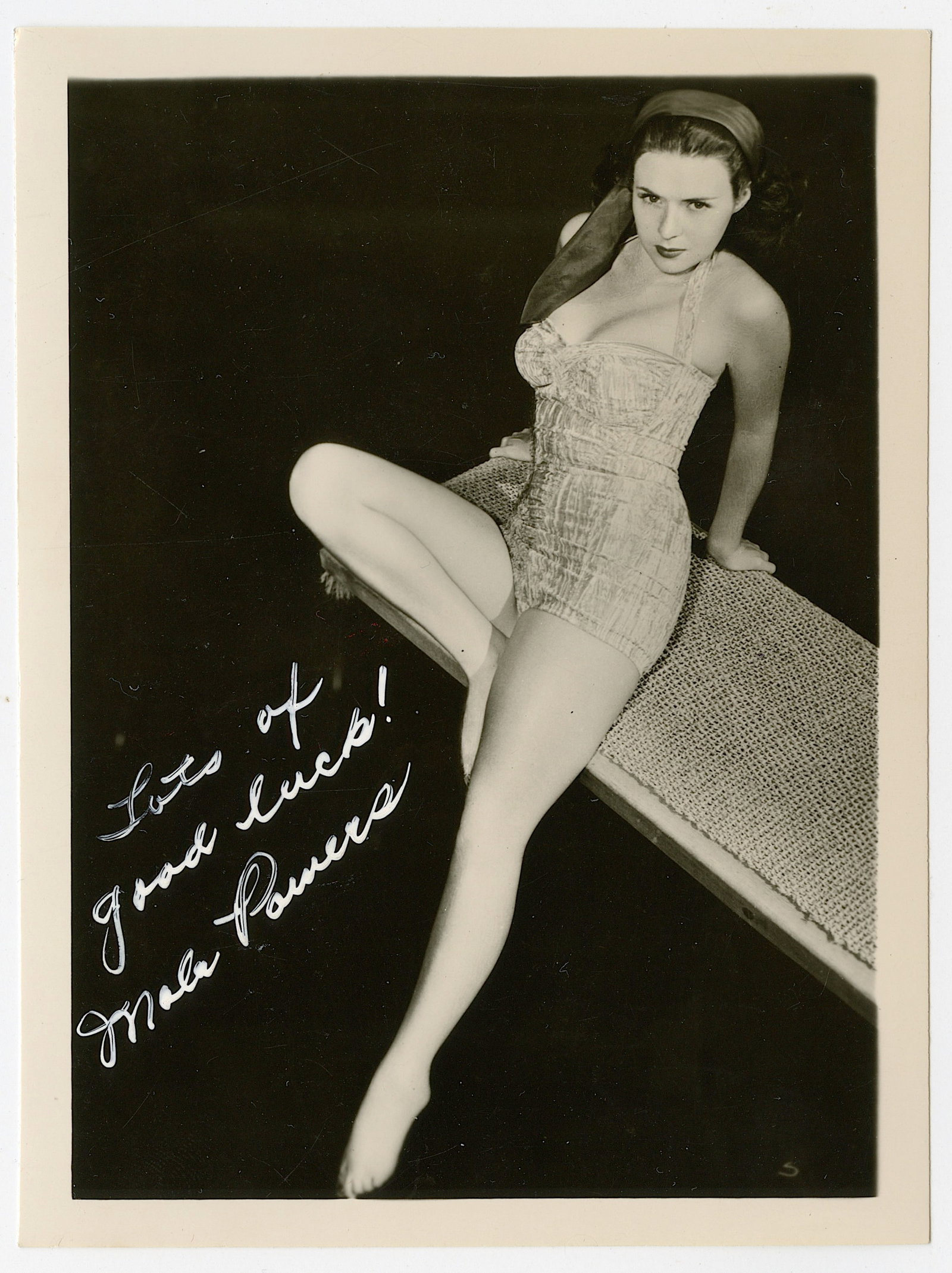 Vintage Photo Pin Up Model Mala Powers Signed: The provenance of this lot is from the estate of "Speakeasy Antiques" in New York. The dimensions are Approx. 6" x 4".. We have included quality scans to show it's actual condition. This lot is locate
