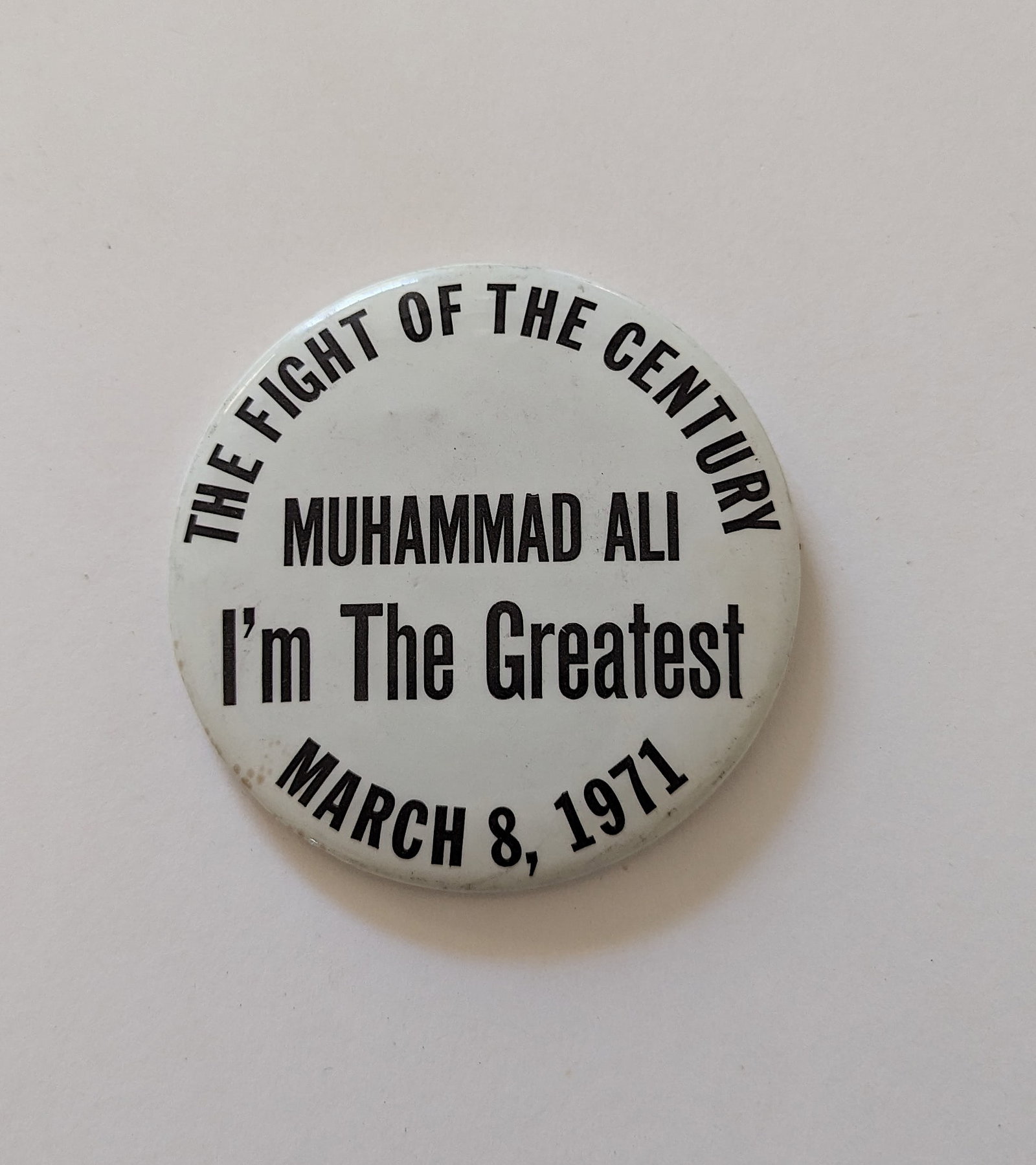 Muhammad Ali vs Frazer The Fight of the Century 3 1/2 Pin: The provenance of this lot is from the estate of "Speakeasy Antiques" in New York. We have included quality scans to show it's actual condition. This lot is located in Boca Raton, Fl and its shipment 