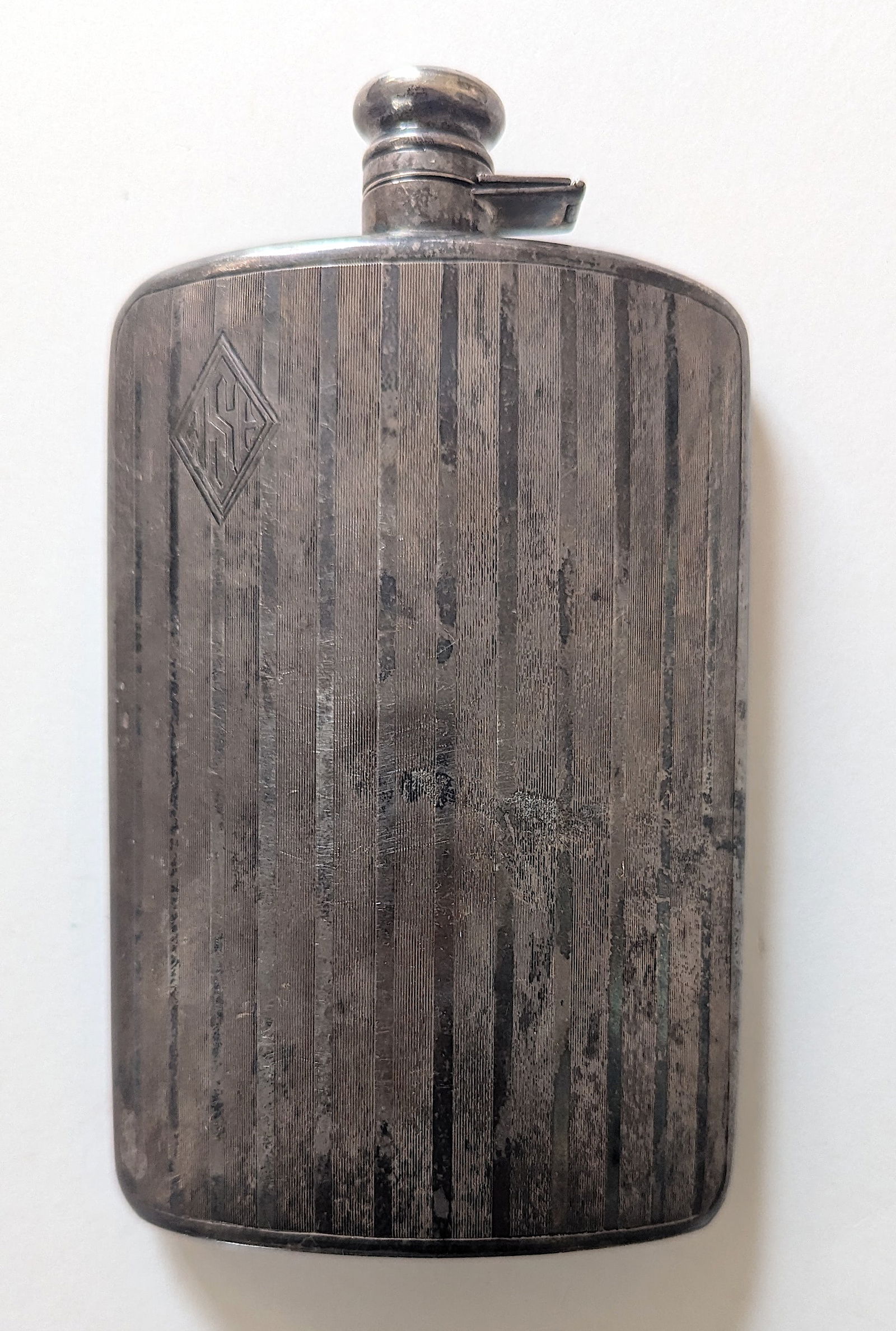Sterling Silver English Cross London Flask 1/2 Pt - 7.5oz: Provenance from a deceased collector in South Florida. We have included quality images to show it's actual condition. This lot is located in Boca Raton, Fl and its shipment will be made directly by Ar