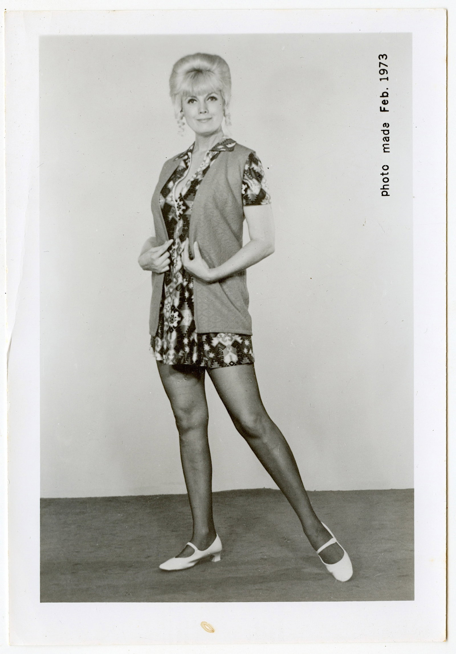 Vintage Original Photo Pin-Up Model BUNNY YEAGER Archives: This lot is coming from Bunny Yeager's estate/archives. Linnea Eleanor "Bunny" Yeager (March 13, 1929 - May 24, 2014) was an American photographer and pin-up model. She met Bettie Page in 1954, and to