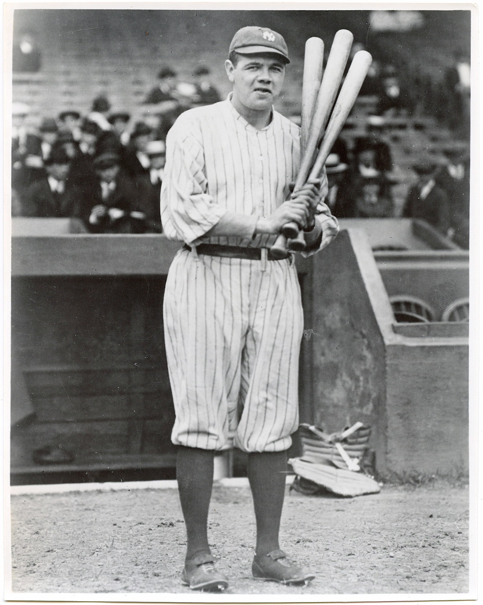 Type IV Gelatin Photo BABE RUTH Baseball NY Yankees: Provenance from a dealer / collector in RI. We have provided quality scans to show it's actual condition. The dimensions are Approx. 8" x 10". This lot is located in Boca Raton, Fl and its shipment wi
