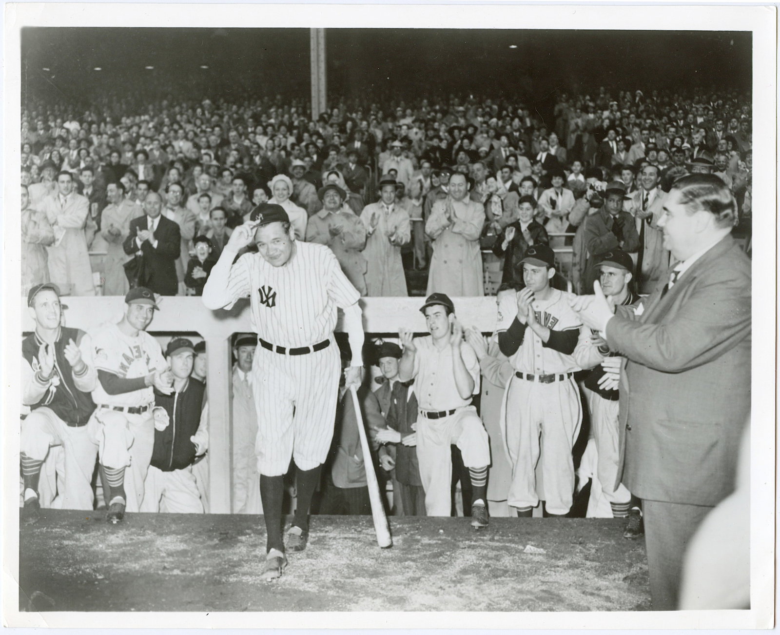 Type IV Gelatin Photo BABE RUTH Baseball NY Yankees: Provenance from a dealer / collector in RI. We have provided quality scans to show it's actual condition. The dimensions are Approx. 8" x 10". This lot is located in Boca Raton, Fl and its shipment wi