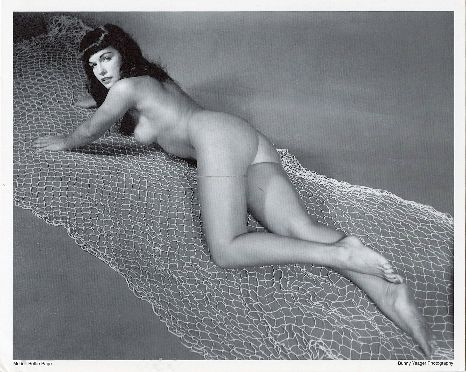 Original BUNNY YEAGER Pin-Up Litho: This lot is coming from Bunny Yeager's estate/archives. Linnea Eleanor "Bunny" Yeager (March 13, 1929 - May 24, 2014) was an American photographer and pin-up model. She met Bettie Page in 1954, and to