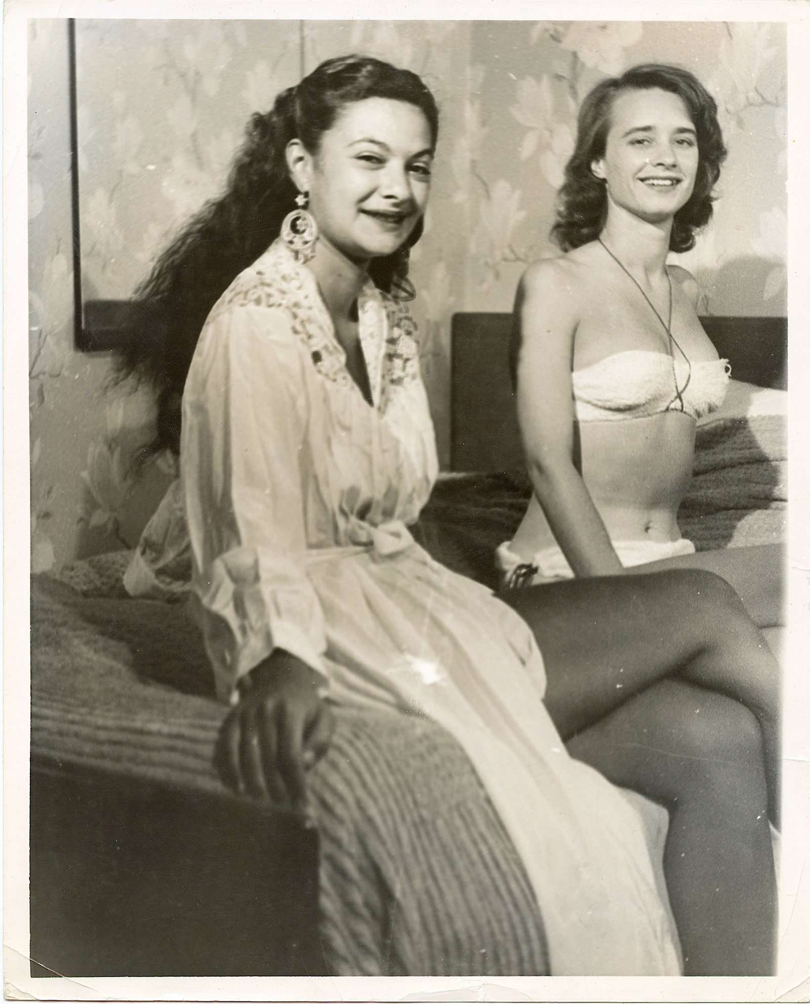 Vintage Original Photo Pin-Up by G & S Film Co.: This lot is coming from Bunny Yeager's estate/archives. Linnea Eleanor "Bunny" Yeager (March 13, 1929 - May 24, 2014) was an American photographer and pin-up model. She met Bettie Page in 1954, and to