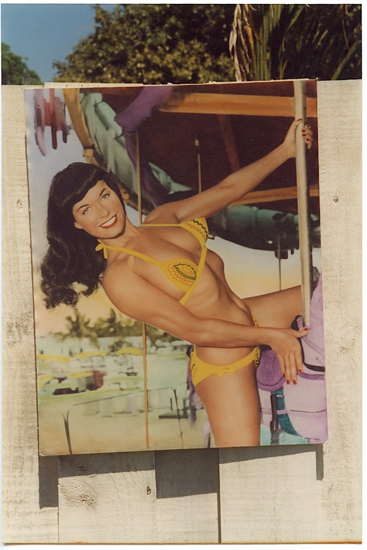 Vintage Pin Up Model Archives of BUNNY YEAGER Bettie page: This lot is coming from Bunny Yeager's estate/archives. Linnea Eleanor "Bunny" Yeager (March 13, 1929 - May 24, 2014) was an American photographer and pin-up model. She met Bettie Page in 1954, and to