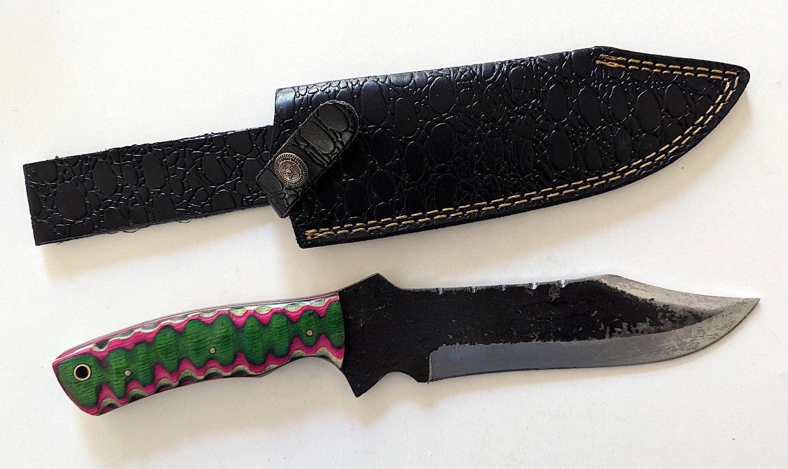 Handcrafted Heirloom Damaskus Steel Knife 12" Long: These aren't your average factory-made knives. Each handmade damascus knife is a unique work of art, forged with time-honored techniques and the skill of a dedicated craftsperson. The distinctive laye