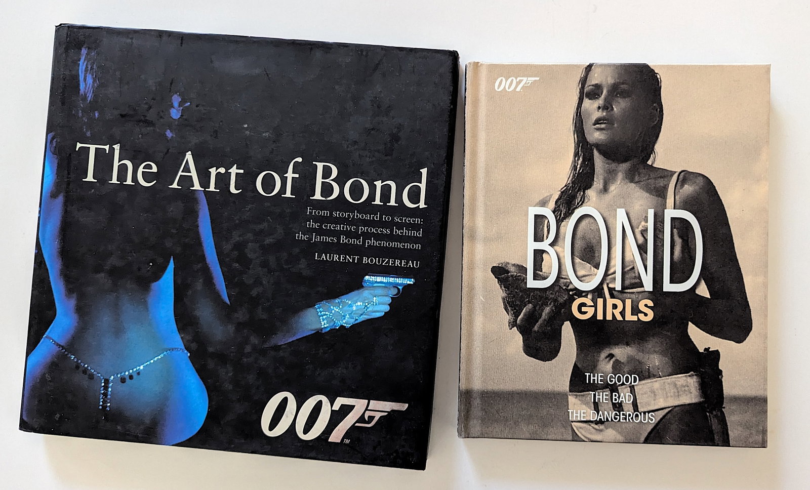 Vintage Used Two Books Bond Girls 007 & The Art of Bond 007: This lot is coming from the estate of a collector in RI. This lot is located in Boca Raton, Fl and its shipment will be made directly by Artelisted. Shipping insurance is the responsibility of the buy