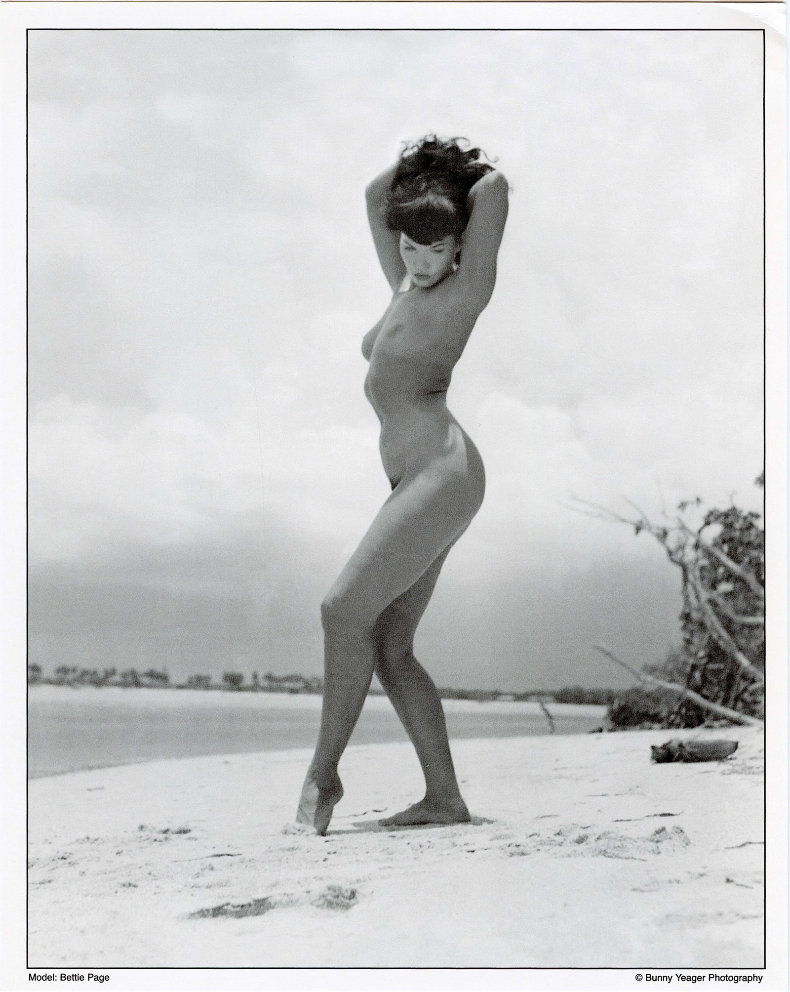 Original BUNNY YEAGER Litho Pin Up Model BETTIE PAGE: This lot is coming from Bunny Yeager's estate/archives. Linnea Eleanor "Bunny" Yeager (March 13, 1929 - May 24, 2014) was an American photographer and pin-up model. She met Bettie Page in 1954, and to