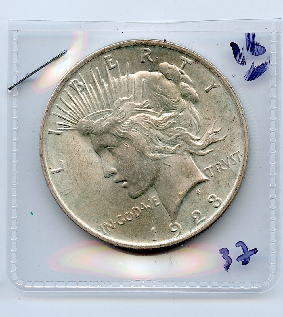 Collectors Peace Silver Dollar US$1 Coin, 1923: This lot is coming from the estate of a deceased collector in South Florida. We have attached quality images to show its actual condition. This lot is located in Boca Raton, Fl and its shipment will b