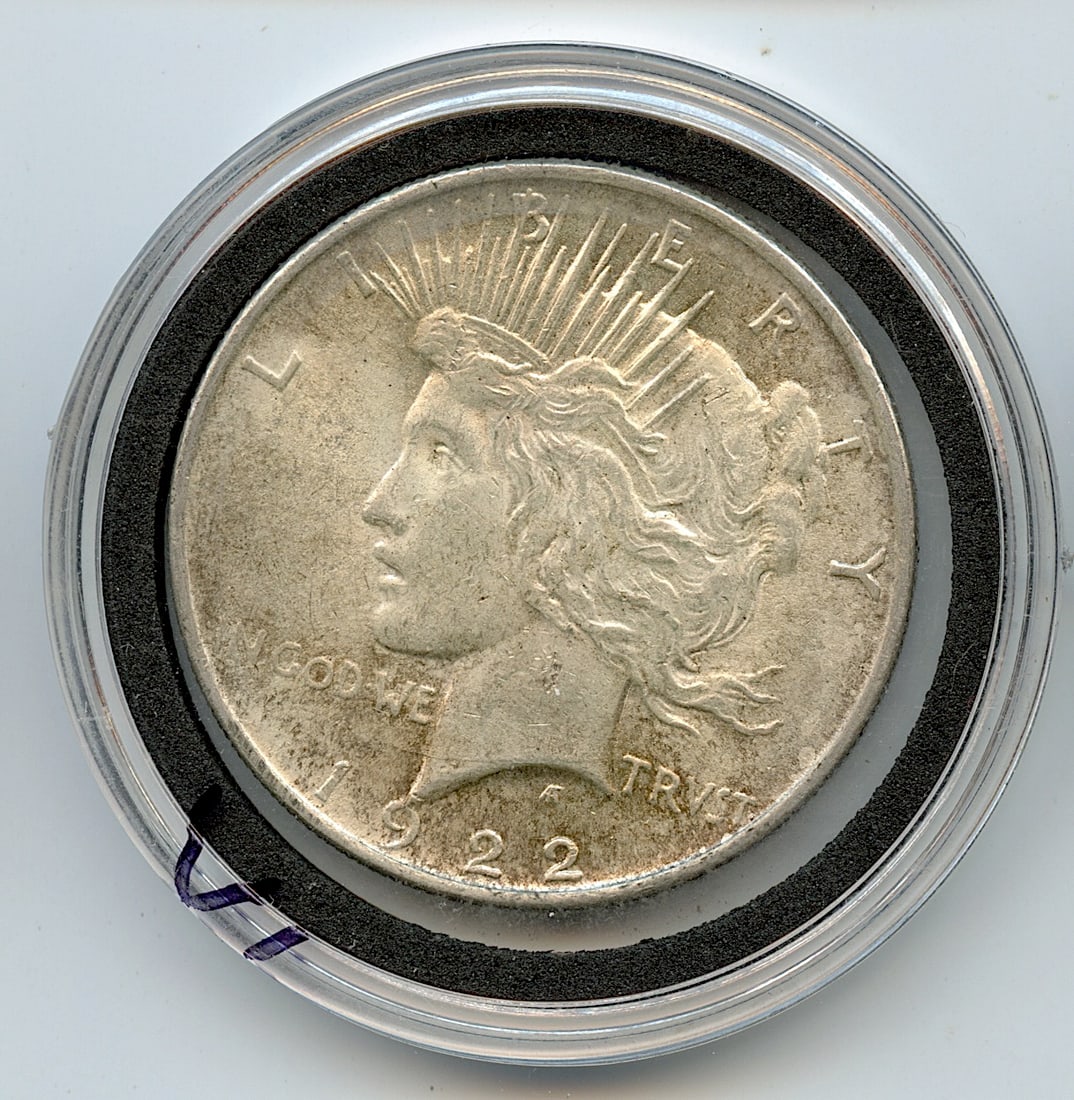 Collectors Peace Silver Dollar US$1 Coin, 1922: This lot is coming from the estate of a deceased collector in South Florida. We have attached quality images to show its actual condition. This lot is located in Boca Raton, Fl and its shipment will b