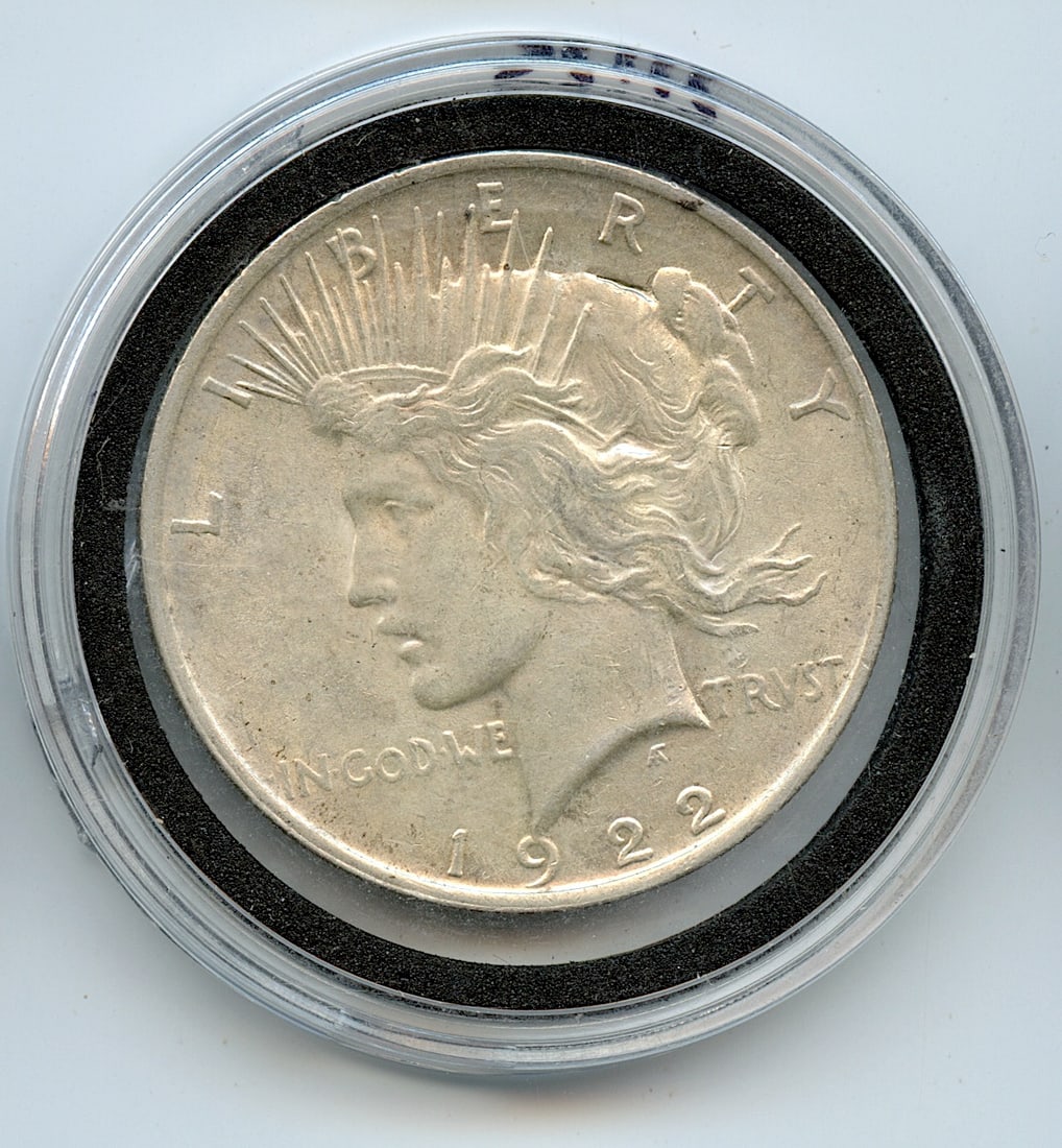 Collectors Peace Silver Dollar US$1 Coin, 1922: This lot is coming from the estate of a deceased collector in South Florida. We have attached quality images to show its actual condition. This lot is located in Boca Raton, Fl and its shipment will b