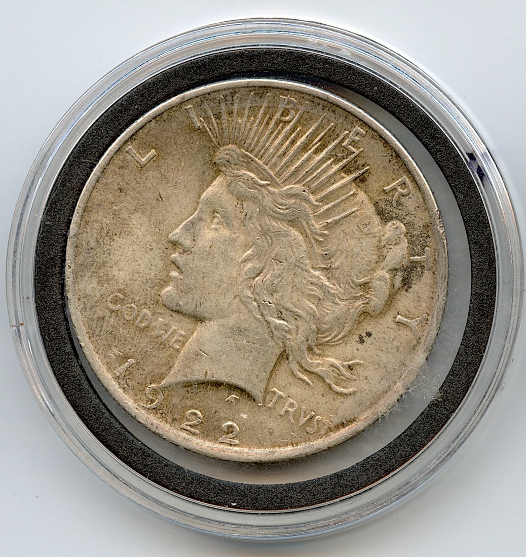 Collectors Peace Silver Dollar US$1 Coin, 1922: This lot is coming from the estate of a deceased collector in South Florida. We have attached quality images to show its actual condition. This lot is located in Boca Raton, Fl and its shipment will b