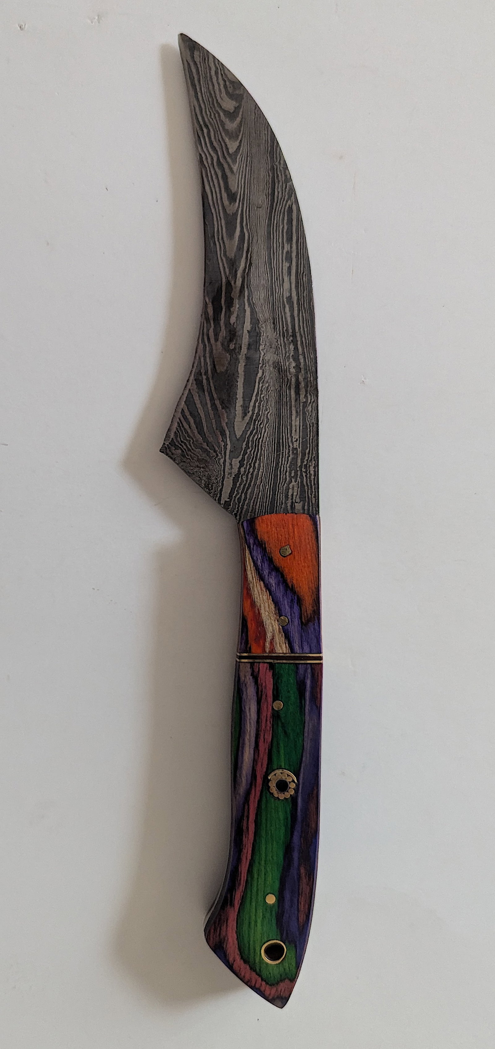 Handcrafted Heirloom Damaskus Steel Knife 10" Long: These aren't your average factory-made knives. Each handmade damascus knife is a unique work of art, forged with time-honored techniques and the skill of a dedicated craftsperson. The distinctive laye
