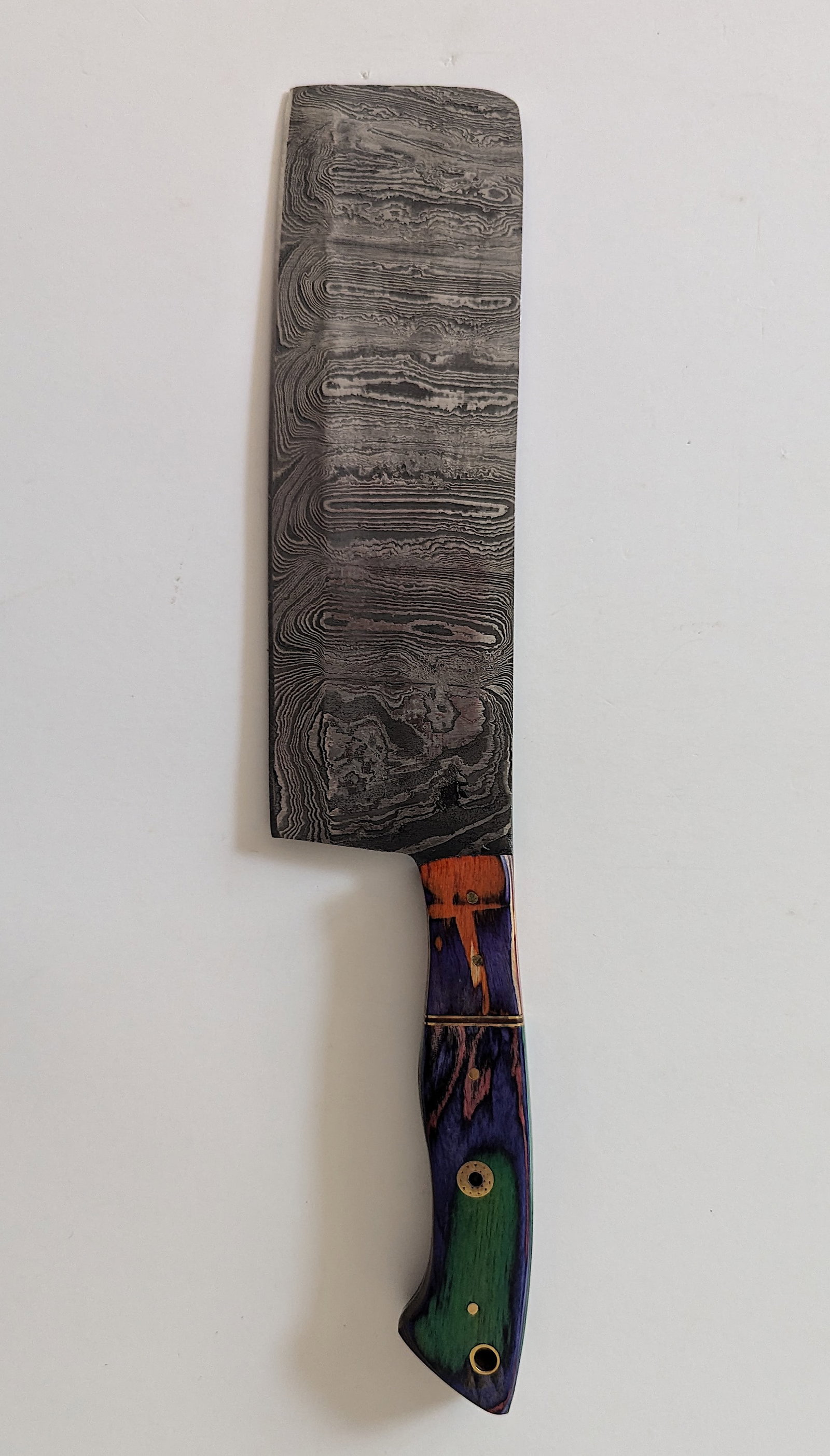 Handcrafted Heirloom Damaskus Steel Knife 12" Long: These aren't your average factory-made knives. Each handmade damascus knife is a unique work of art, forged with time-honored techniques and the skill of a dedicated craftsperson. The distinctive laye