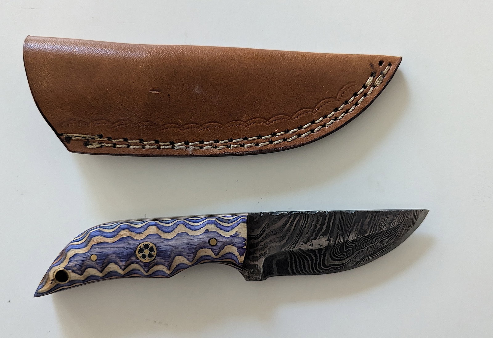 Handcrafted Heirloom Damaskus Steel Knife 7" Long: These aren't your average factory-made knives. Each handmade damascus knife is a unique work of art, forged with time-honored techniques and the skill of a dedicated craftsperson. The distinctive laye