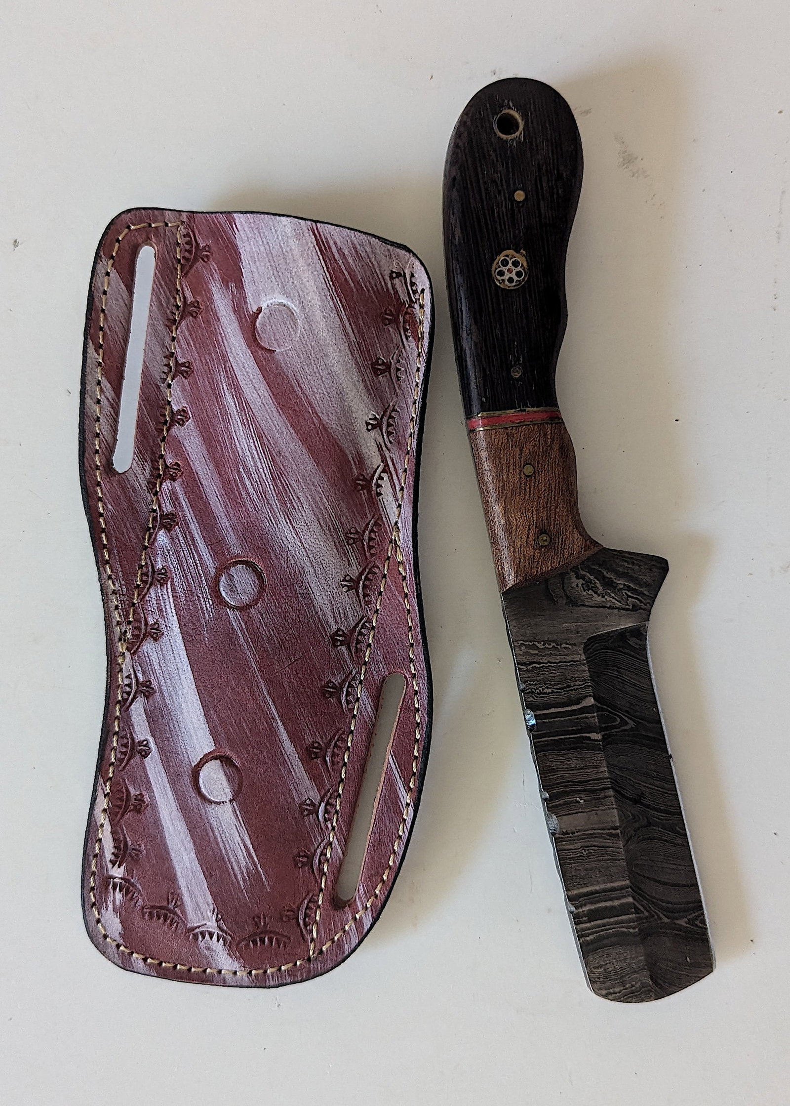 Handcrafted Heirloom Damaskus Steel Knife 8" Long: These aren't your average factory-made knives. Each handmade damascus knife is a unique work of art, forged with time-honored techniques and the skill of a dedicated craftsperson. The distinctive laye