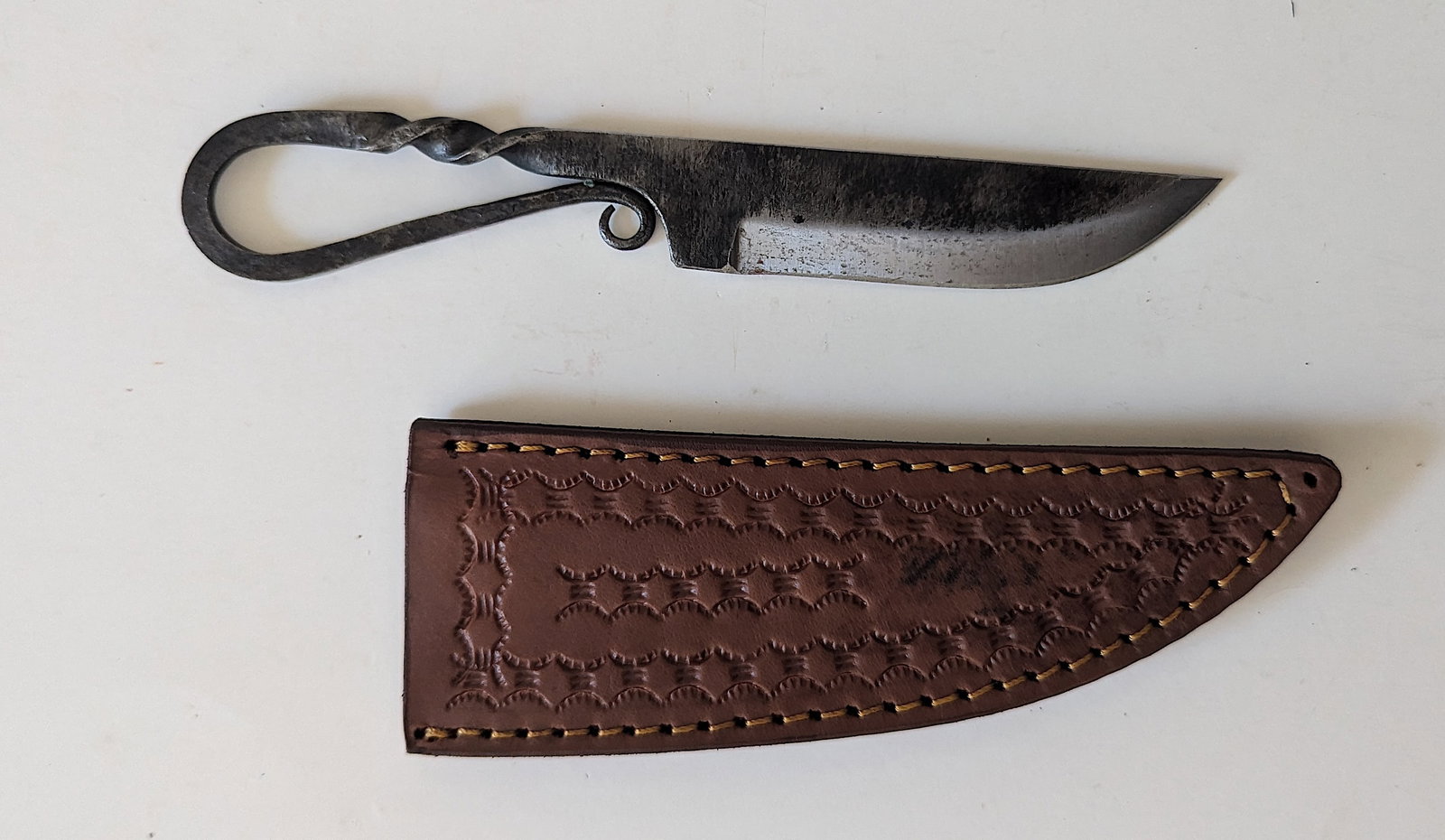 Handcrafted Heirloom Damaskus Steel Knife 8" Long: These aren't your average factory-made knives. Each handmade damascus knife is a unique work of art, forged with time-honored techniques and the skill of a dedicated craftsperson. The distinctive laye