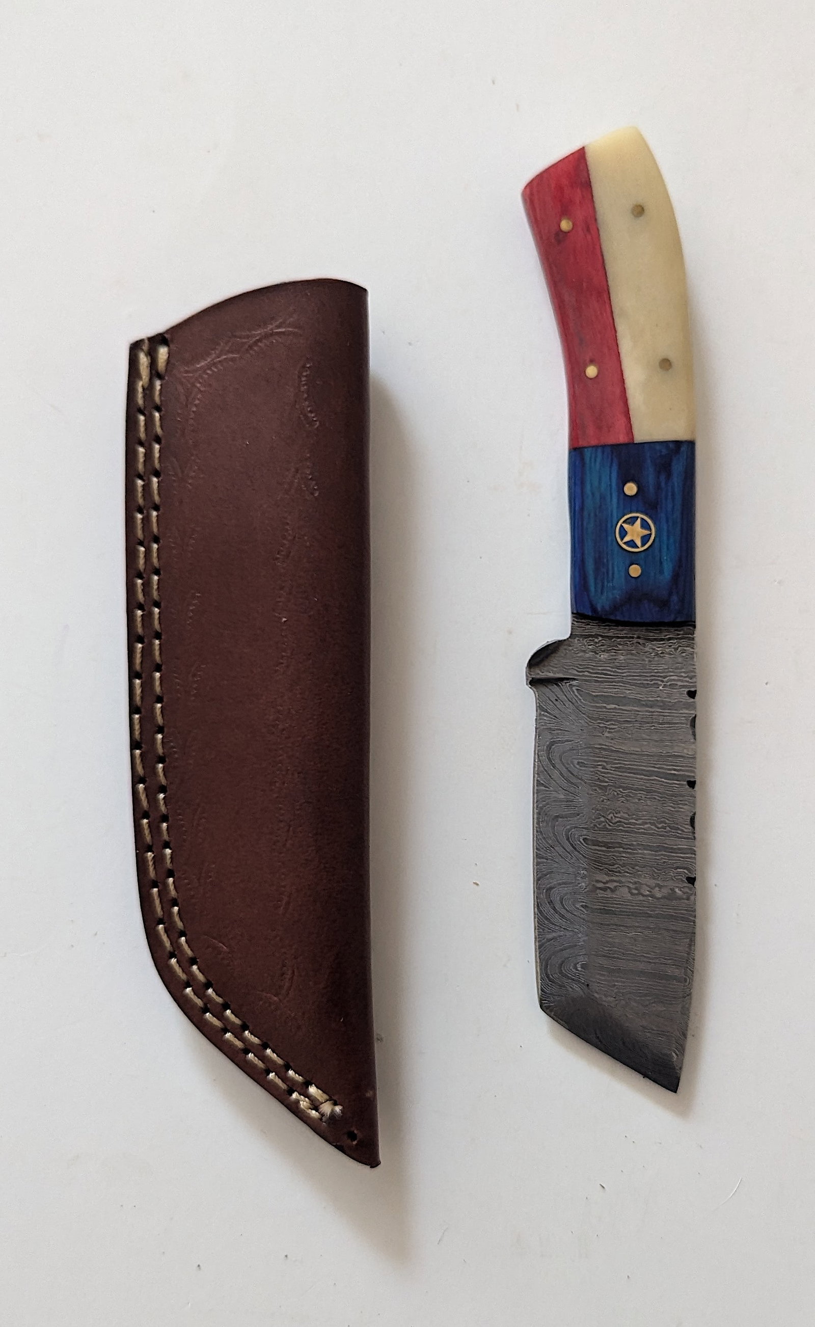 Handcrafted Heirloom Damaskus Steel Knife 8" Long: These aren't your average factory-made knives. Each handmade damascus knife is a unique work of art, forged with time-honored techniques and the skill of a dedicated craftsperson. The distinctive laye