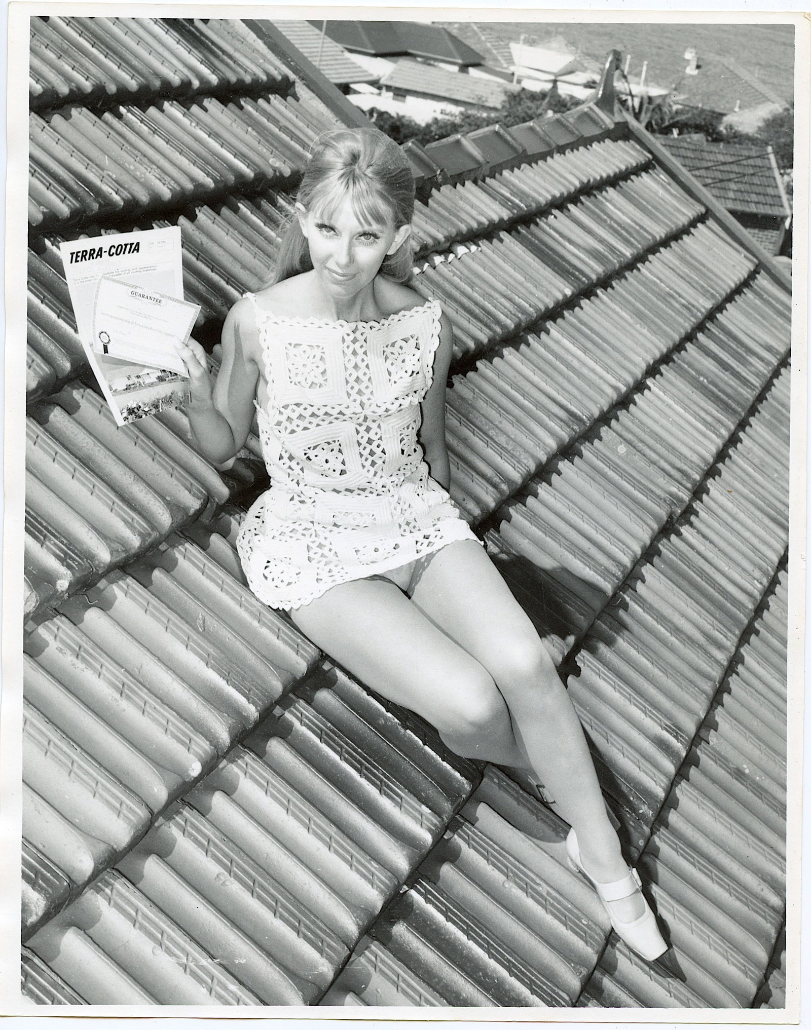 Vintage Photo Archives BUNNY YEAGER Historical American Pin UP: This lot is coming from Bunny Yeager's estate/archives. Linnea Eleanor "Bunny" Yeager (March 13, 1929 - May 24, 2014) was an American photographer and pin-up model. She met Bettie Page in 1954, and to