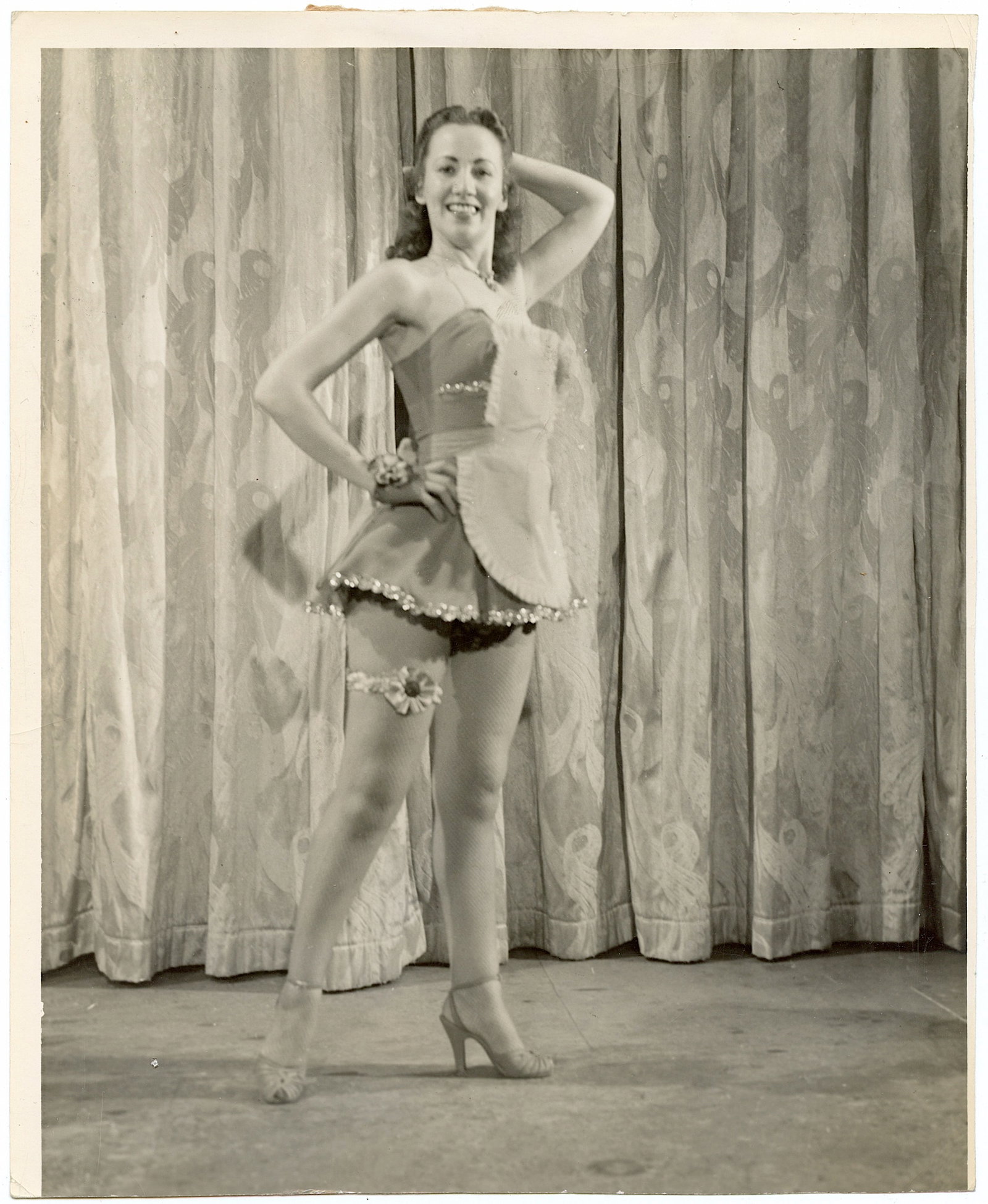 Vintage Photo Archives BUNNY YEAGER Historical American Pin UP: This lot is coming from Bunny Yeager's estate/archives. Linnea Eleanor "Bunny" Yeager (March 13, 1929 - May 24, 2014) was an American photographer and pin-up model. She met Bettie Page in 1954, and to