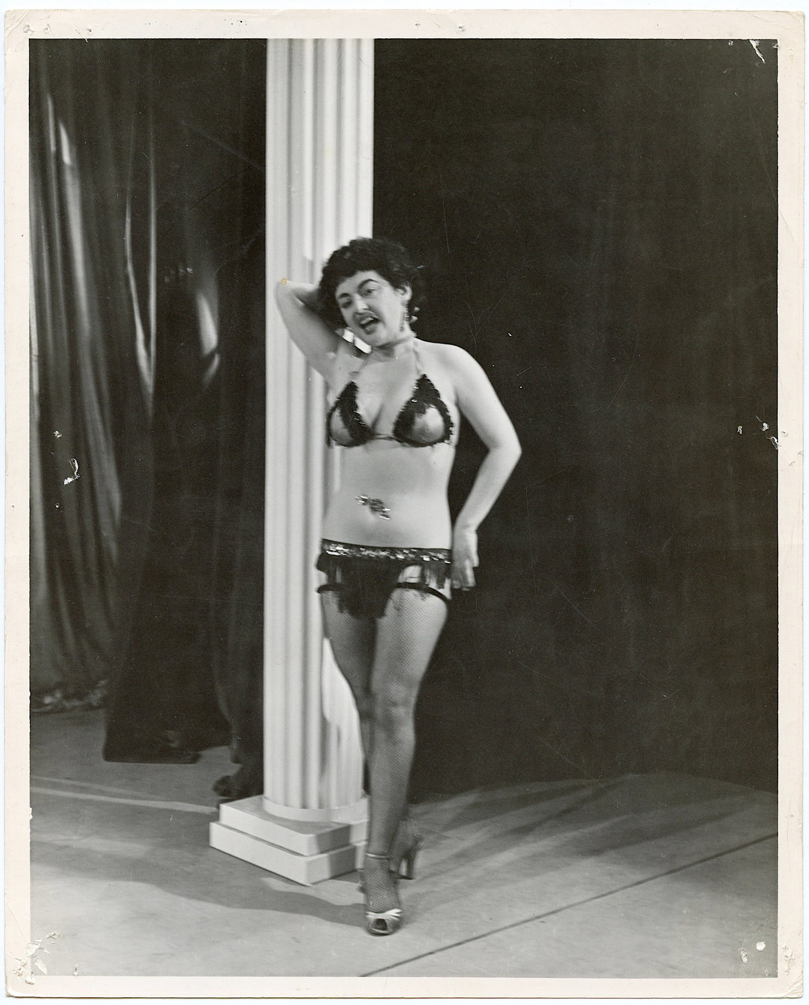 Vintage Photo Archives BUNNY YEAGER Historical American Pin UP: This lot is coming from Bunny Yeager's estate/archives. Linnea Eleanor "Bunny" Yeager (March 13, 1929 - May 24, 2014) was an American photographer and pin-up model. She met Bettie Page in 1954, and to