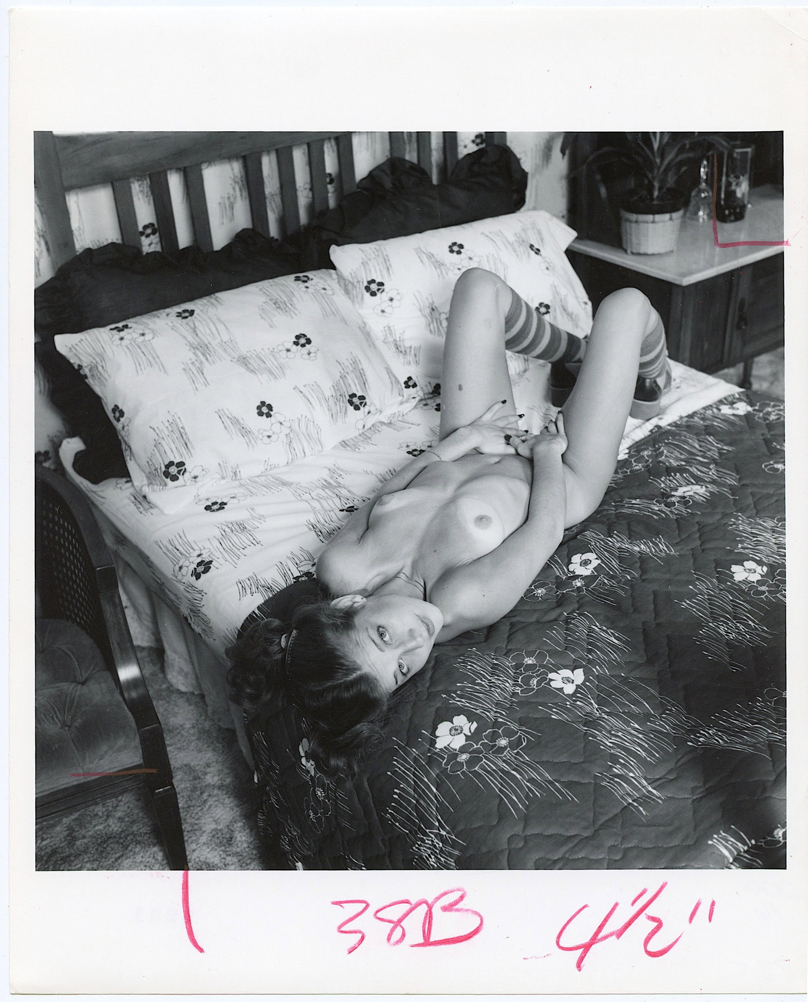 Vintage Photo Archives BUNNY YEAGER Historical American Pin UP: This lot is coming from Bunny Yeager's estate/archives. Linnea Eleanor "Bunny" Yeager (March 13, 1929 - May 24, 2014) was an American photographer and pin-up model. She met Bettie Page in 1954, and to