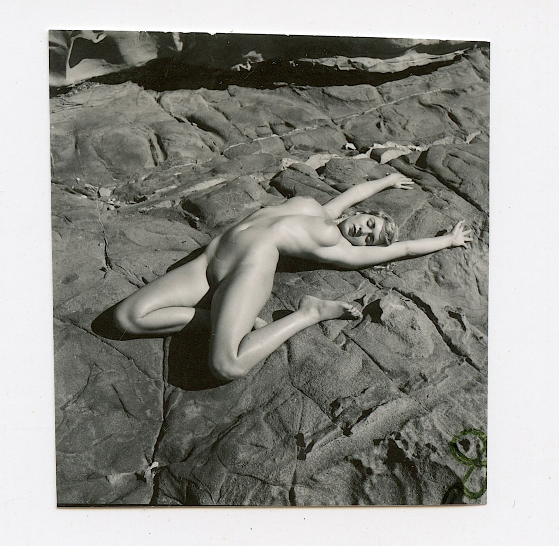 ANDRÉ DE DIENES Vintage Photo 1950s-1960s Nude Study: The provenance of this photo is from the archives of notable photographer André de Dienes. The dimensions are Approx. 2.75" x 2.75" (small variances can occur). This black and white gelatin photo was