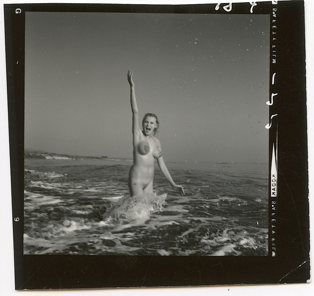 ANDRÉ DE DIENES Vintage Photo 1950s-1960s Nude Study: The provenance of this photo is from the archives of notable photographer André de Dienes. The dimensions are Approx. 2.75" x 2.75" (small variances can occur). This black and white gelatin photo was