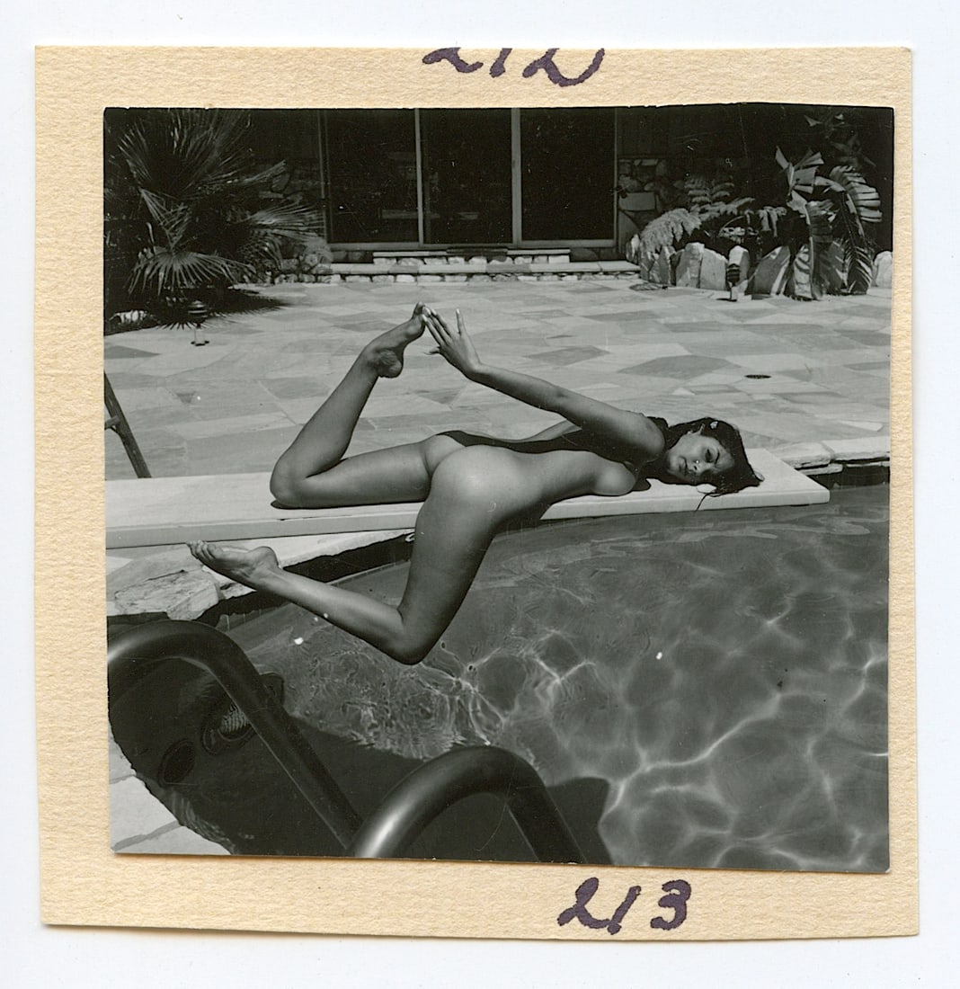 ANDRÉ DE DIENES Vintage Photo 1950s-1960s Nude Study: The provenance of this photo is from the archives of notable photographer André de Dienes. The dimensions are Approx. 2.75" x 2.75" (small variances can occur). This black and white gelatin photo was