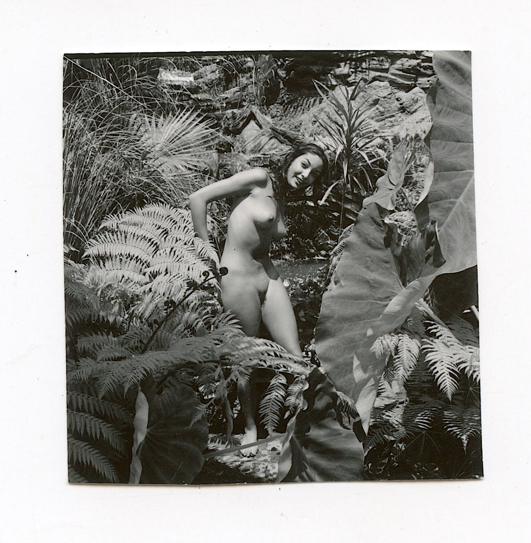 ANDRÉ DE DIENES Vintage Photo 1950s-1960s Nude Study: The provenance of this photo is from the archives of notable photographer André de Dienes. The dimensions are Approx. 2.75" x 2.75" (small variances can occur). This black and white gelatin photo was