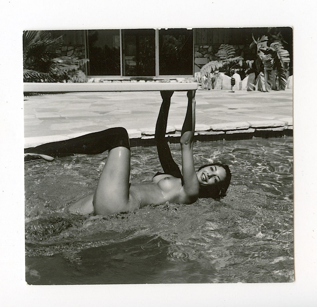 ANDRÉ DE DIENES Vintage Photo 1950s-1960s Nude Study: The provenance of this photo is from the archives of notable photographer André de Dienes. The dimensions are Approx. 2.75" x 2.75" (small variances can occur). This black and white gelatin photo was