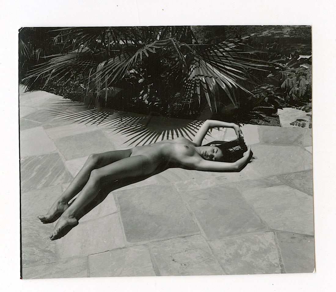 ANDRÉ DE DIENES Vintage Photo 1950s-1960s Nude Study: The provenance of this photo is from the archives of notable photographer André de Dienes. The dimensions are Approx. 2.75" x 2.75" (small variances can occur). This black and white gelatin photo was