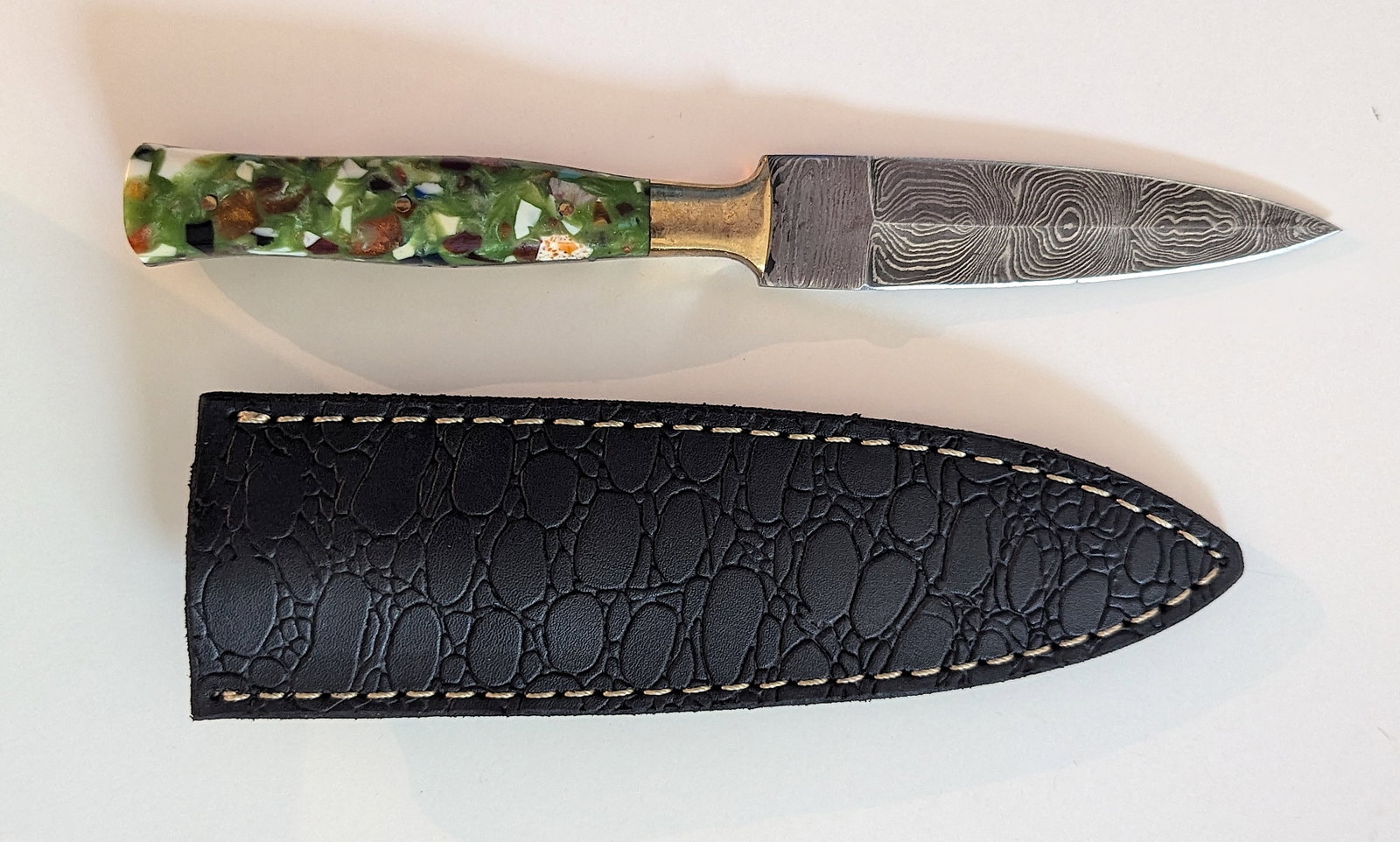 Handcrafted Heirloom Damaskus Steel Knife 8" Long: These aren't your average factory-made knives. Each handmade damascus knife is a unique work of art, forged with time-honored techniques and the skill of a dedicated craftsperson. The distinctive laye