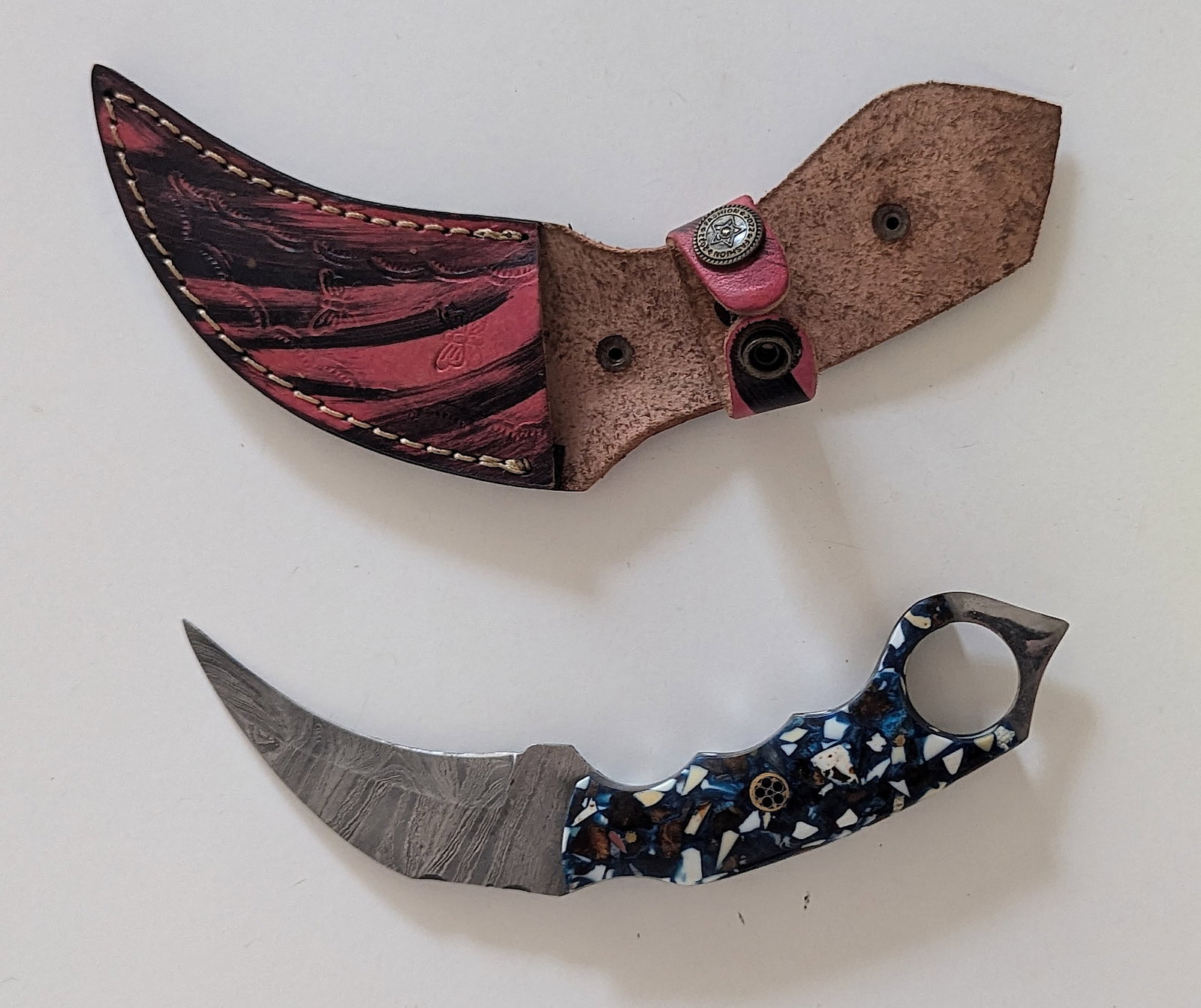 Handcrafted Heirloom Damaskus Steel Knife 7.5 " Long: These aren't your average factory-made knives. Each handmade damascus knife is a unique work of art, forged with time-honored techniques and the skill of a dedicated craftsperson. The distinctive laye