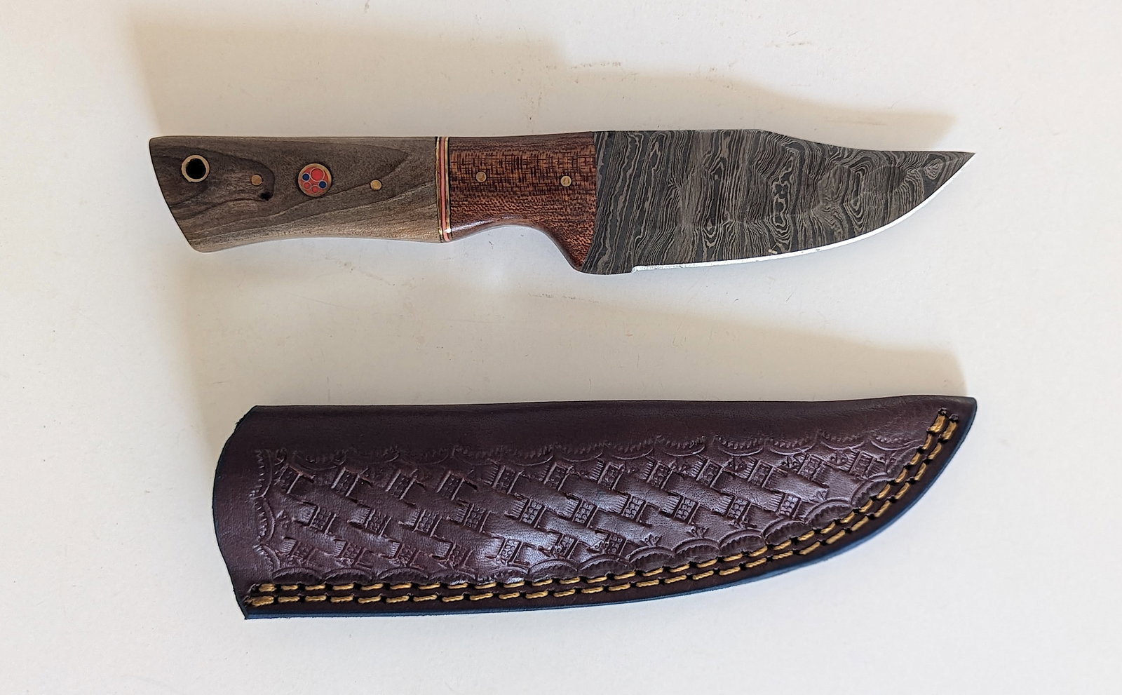 Handcrafted Heirloom Damaskus Steel Knife 8" Long: These aren't your average factory-made knives. Each handmade damascus knife is a unique work of art, forged with time-honored techniques and the skill of a dedicated craftsperson. The distinctive laye