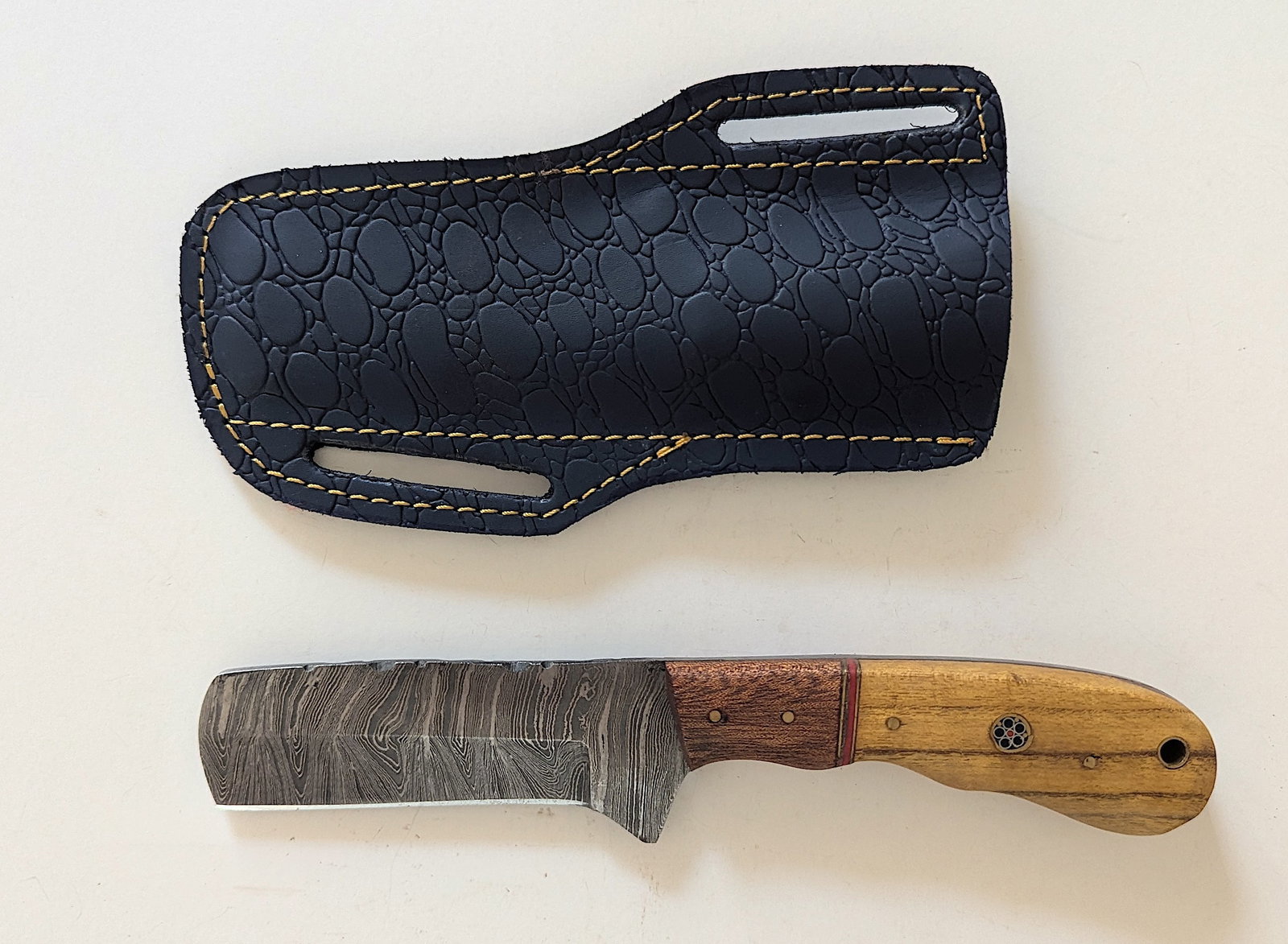 Handcrafted Heirloom Damaskus Steel Knife 8.5" Long: These aren't your average factory-made knives. Each handmade damascus knife is a unique work of art, forged with time-honored techniques and the skill of a dedicated craftsperson. The distinctive laye