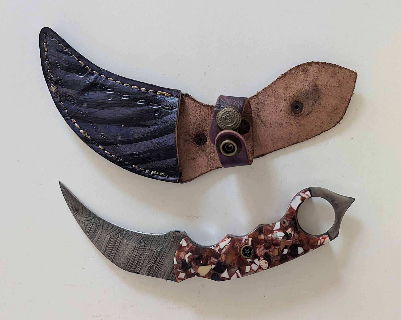 Handcrafted Heirloom Damaskus Steel Knife 8" Long: These aren't your average factory-made knives. Each handmade damascus knife is a unique work of art, forged with time-honored techniques and the skill of a dedicated craftsperson. The distinctive laye
