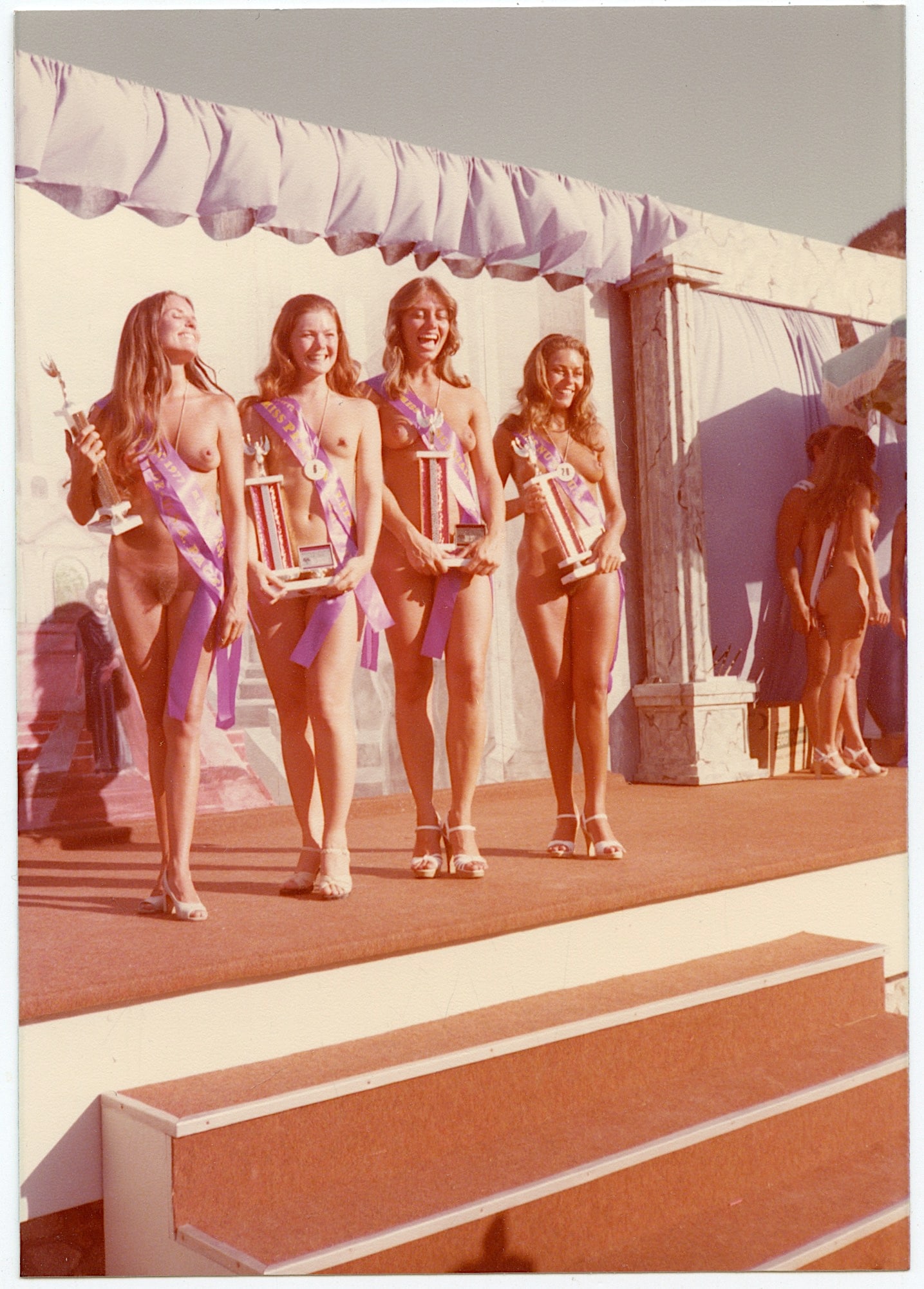 Vintage 1970s - 1980s Photo American Pin Up Kodak Print: This lot is coming from the estate of a collector in RI. The dimensions are Approx. 3.5" x 4.5" (variances can occur). We have included a quality scan to show it's actual condition. This lot is locate