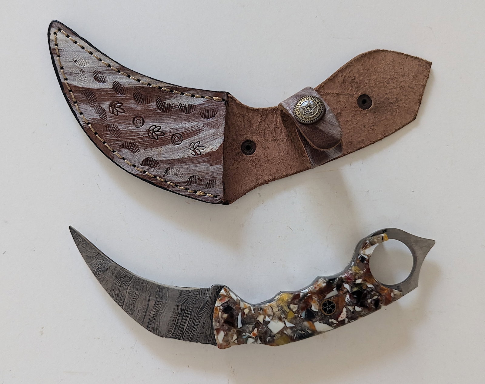 Handcrafted Heirloom Damaskus Steel Knife 7.5" Long: These aren't your average factory-made knives. Each handmade damascus knife is a unique work of art, forged with time-honored techniques and the skill of a dedicated craftsperson. The distinctive laye