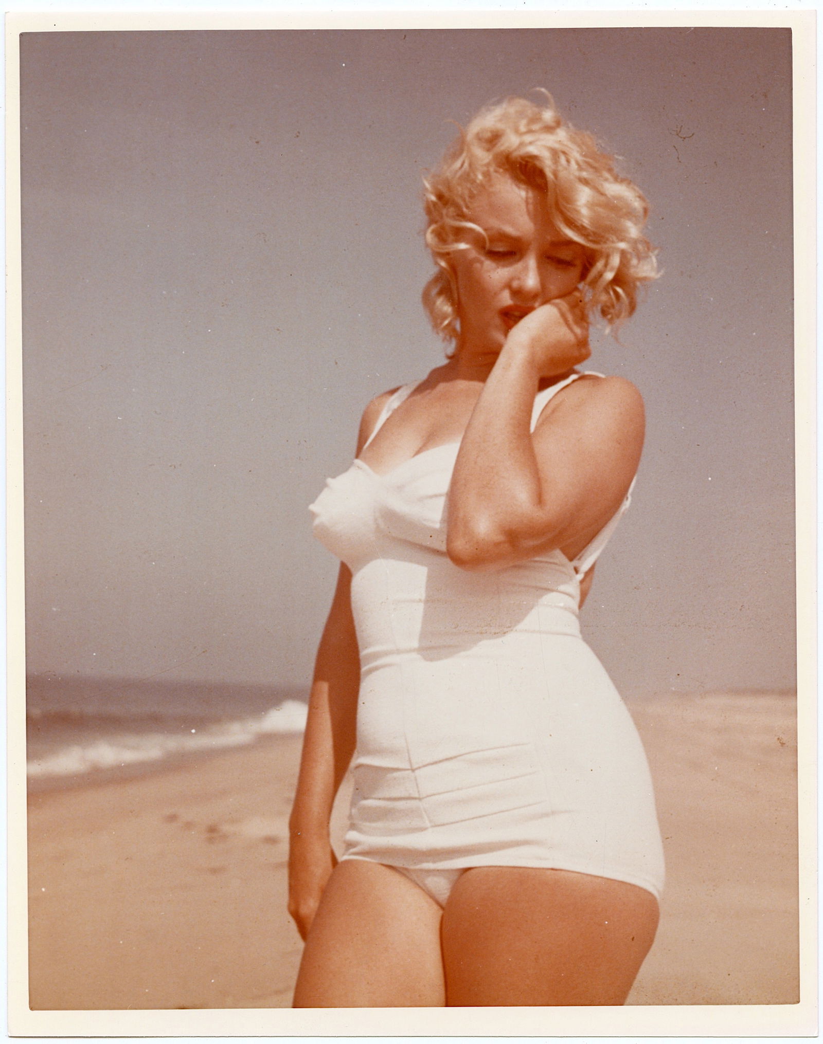 Vintage Photo Marilyn Monroe Type III KODAK Print by Sam Shaw: This lot is coming from the estate of a collector in RI. We have included a quality scan to show it's actual condition. The dimensions are Approx. 10" x 8". This lot is located in Boca Raton, Fl and i
